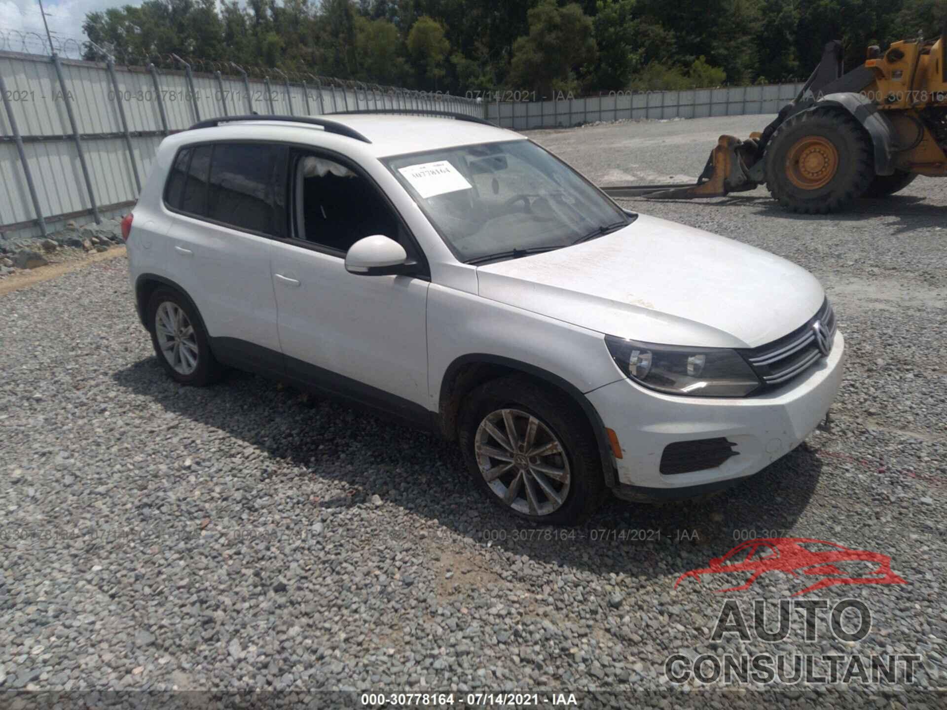 VOLKSWAGEN TIGUAN 2017 - WVGAV7AX6HK054778