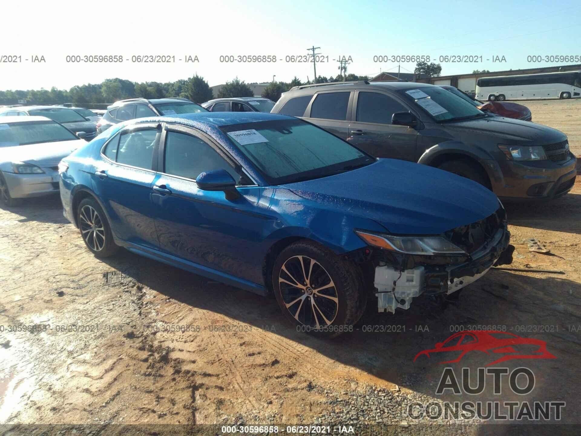 TOYOTA CAMRY 2018 - 4T1B11HK9JU143214