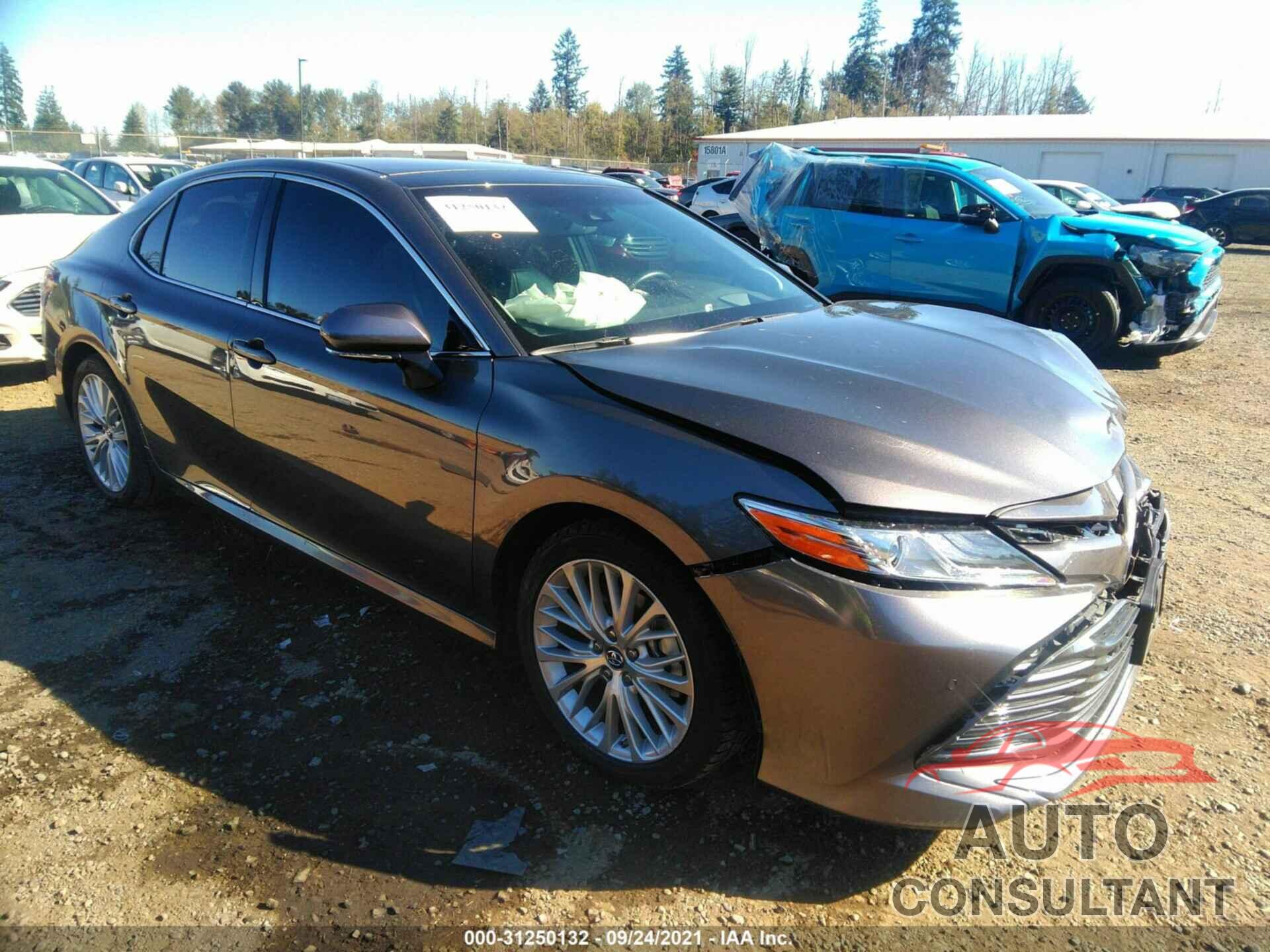 TOYOTA CAMRY 2018 - 4T1B11HK3JU044209