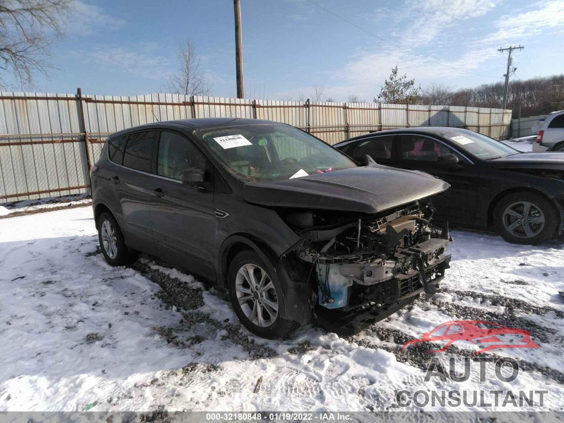 FORD ESCAPE 2017 - 1FMCU0GD5HUD07741