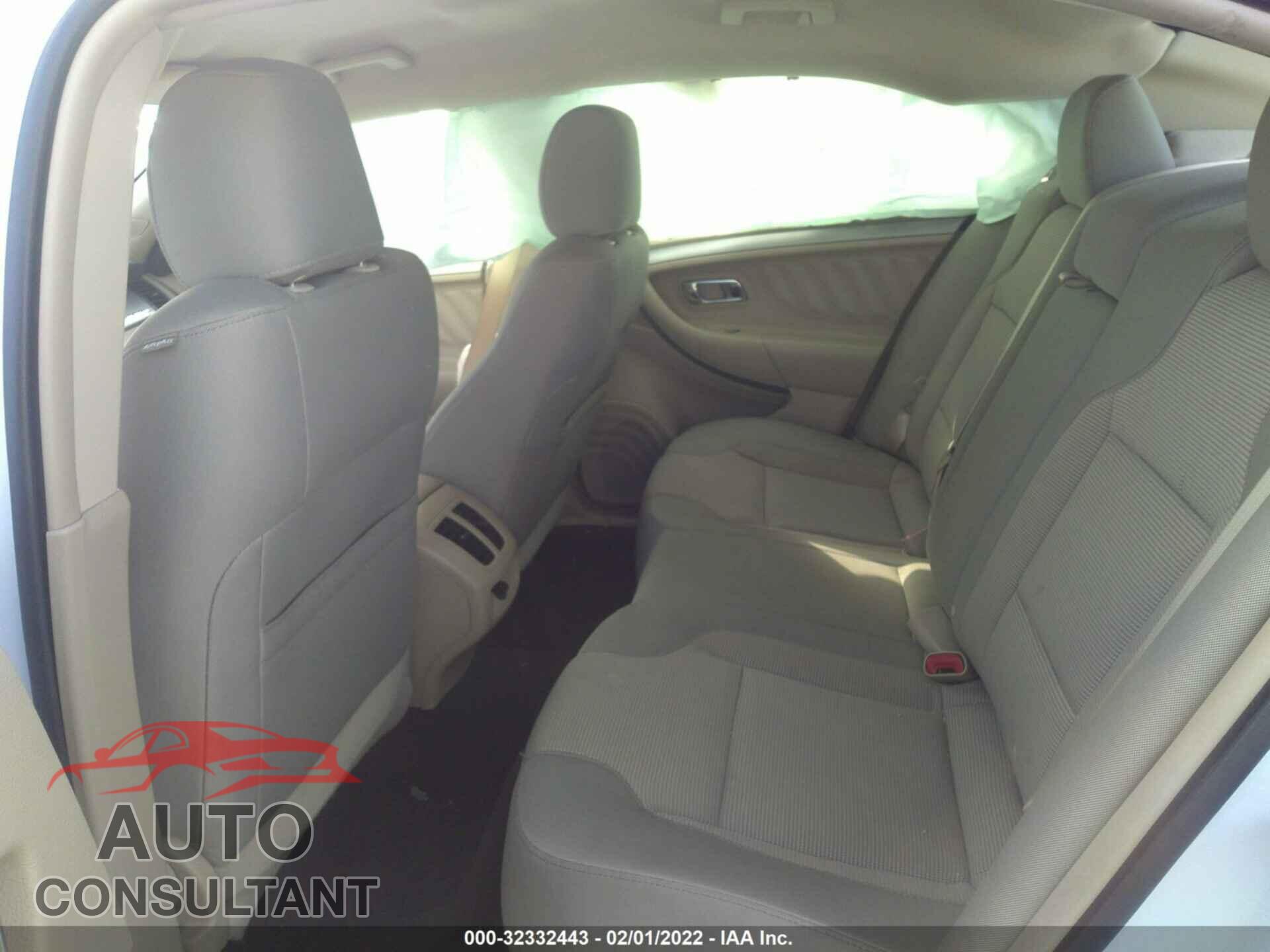 FORD TAURUS 2018 - 1FAHP2E80JG132120
