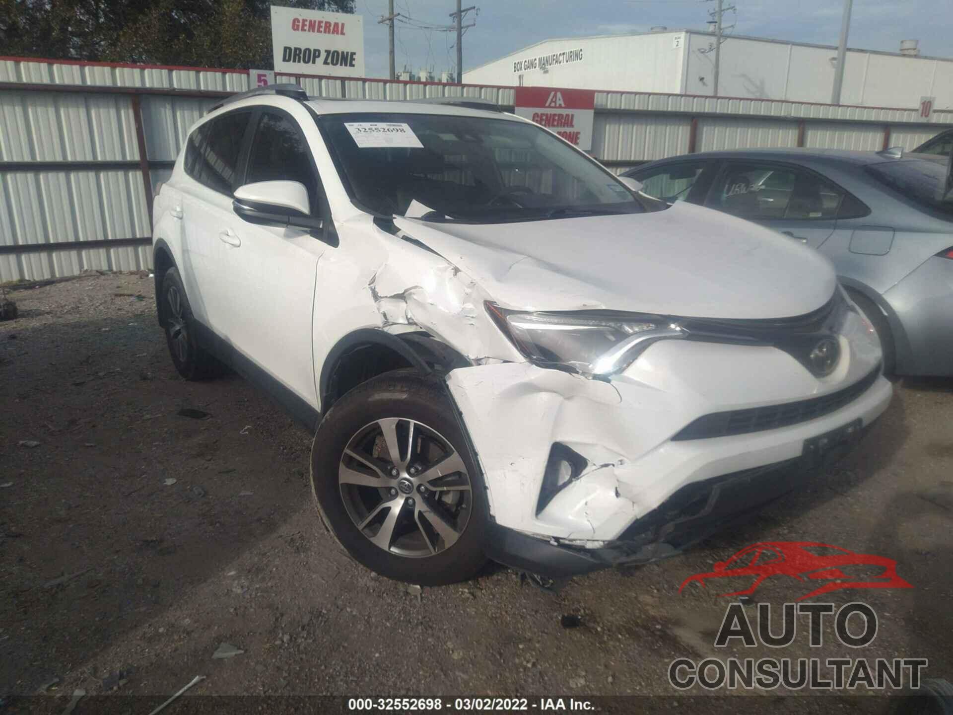 TOYOTA RAV4 2017 - JTMWFREV4HJ144870