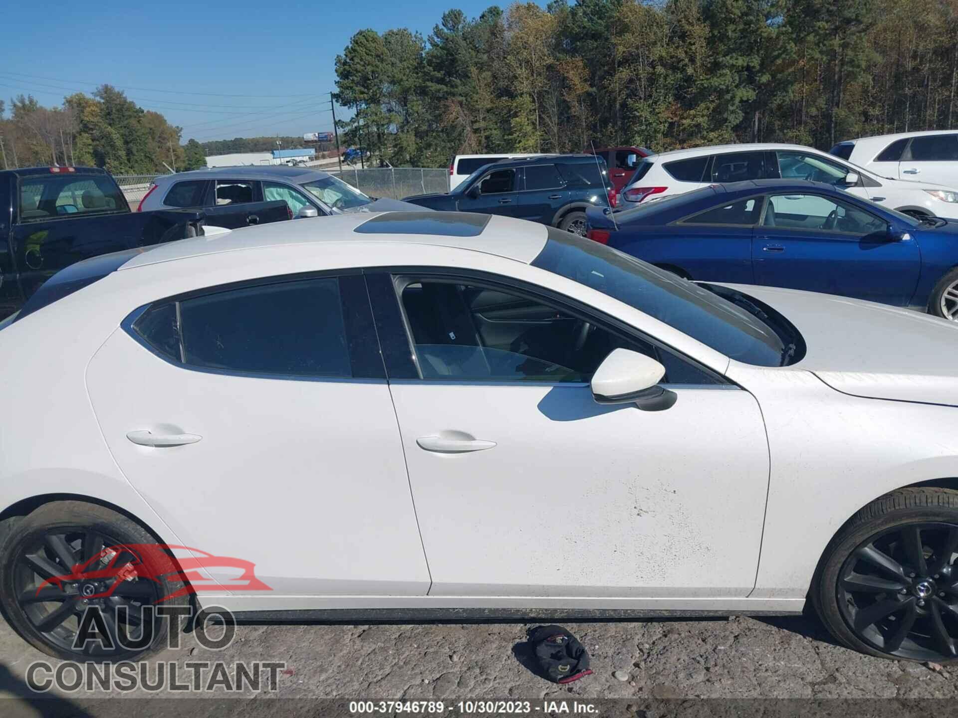 MAZDA MAZDA3 HATCHBACK 2021 - JM1BPBML8M1401655