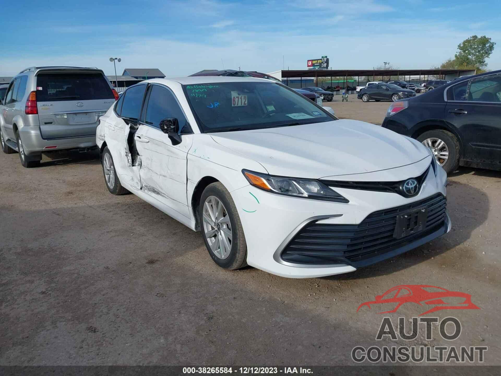 TOYOTA CAMRY 2022 - 4T1C11AK2NU634728