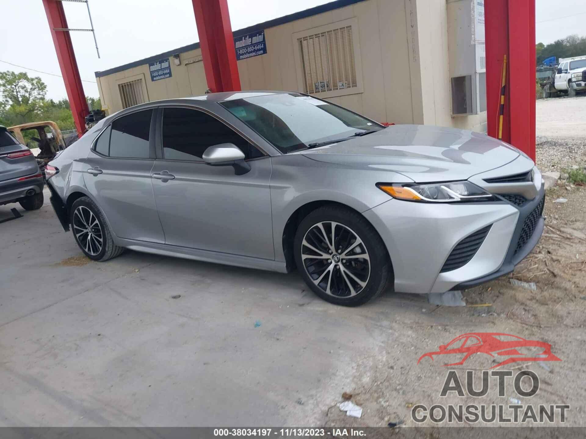 TOYOTA CAMRY 2018 - 4T1B11HK3JU125050