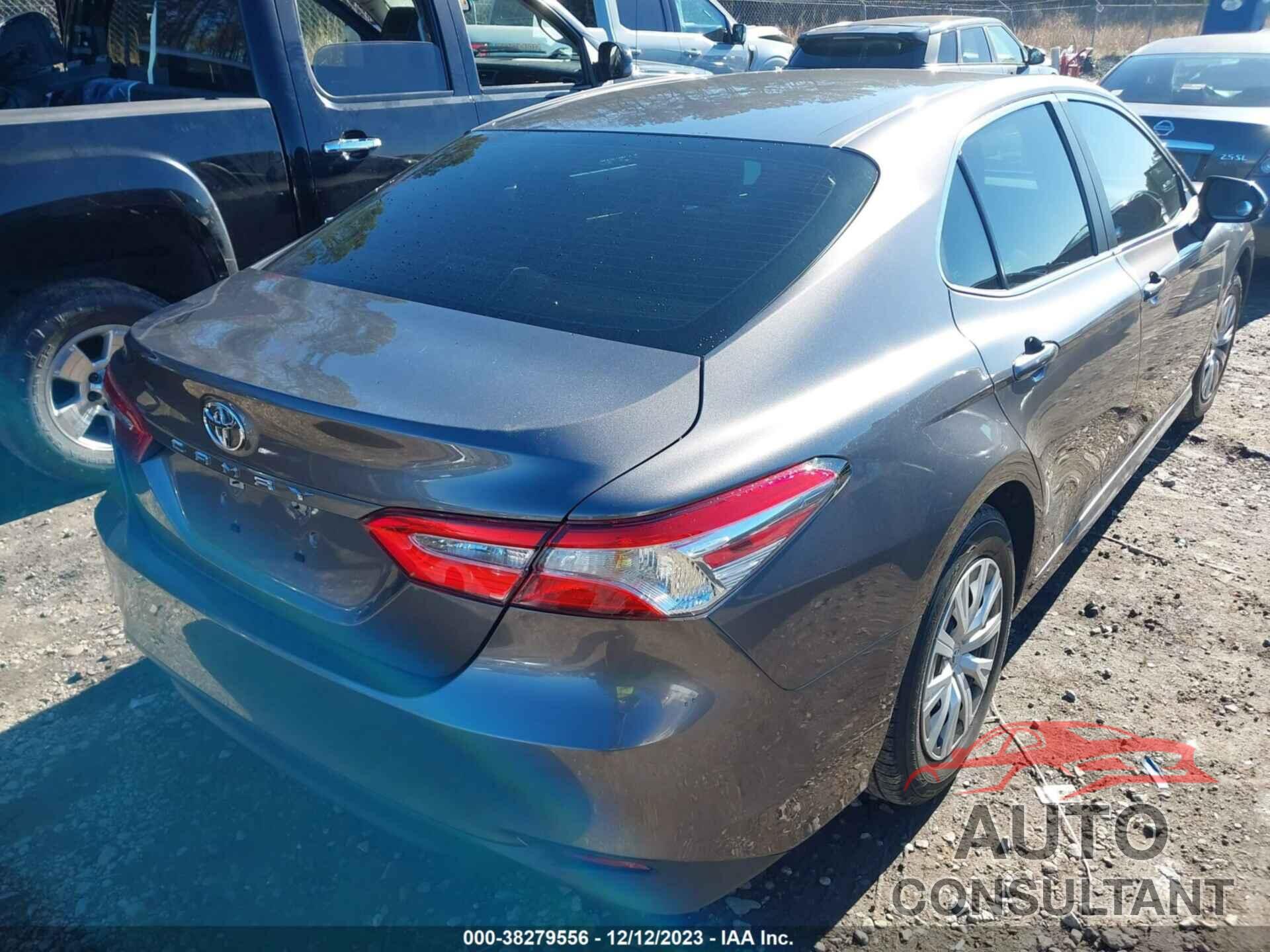 TOYOTA CAMRY 2018 - 4T1B11HK8JU600255