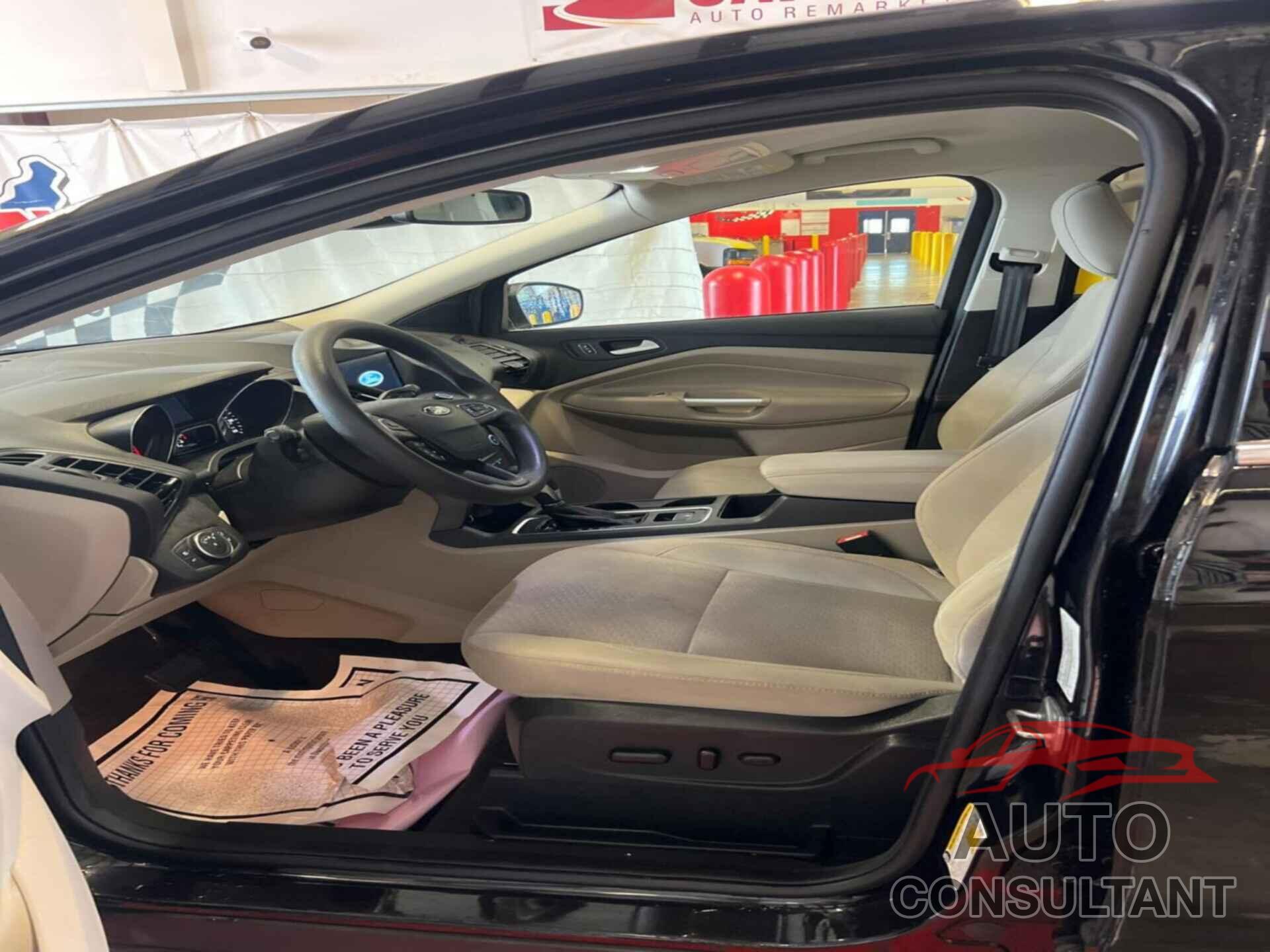 FORD ESCAPE 2019 - 1FMCU9GD1KUC07969