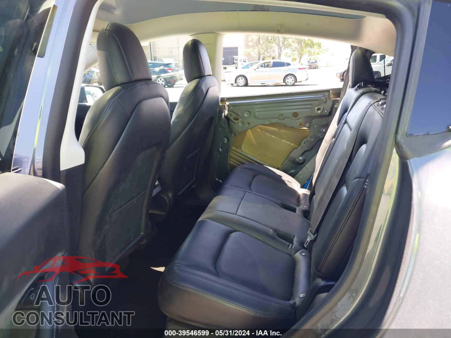 TESLA MODEL Y 2021 - 5YJYGDEE2MF083531