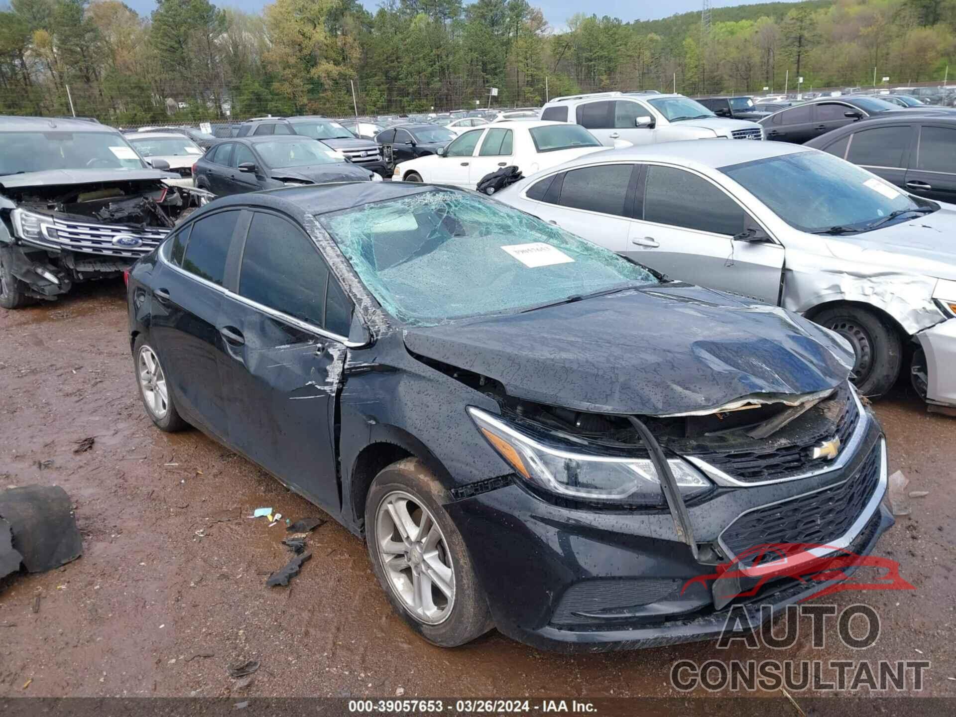 CHEVROLET CRUZE 2018 - 1G1BE5SM5J7107943