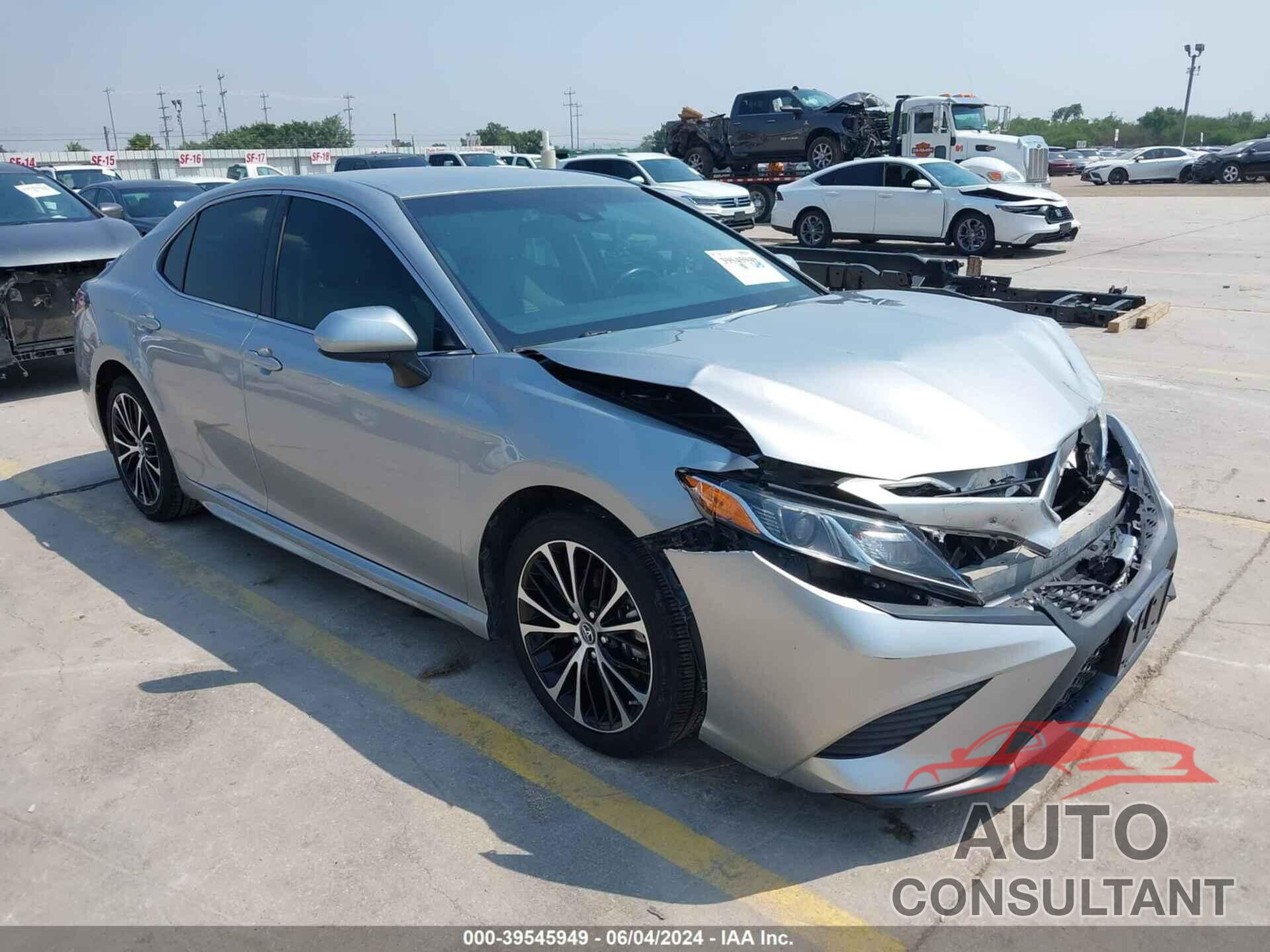 TOYOTA CAMRY 2018 - 4T1B11HKXJU587718