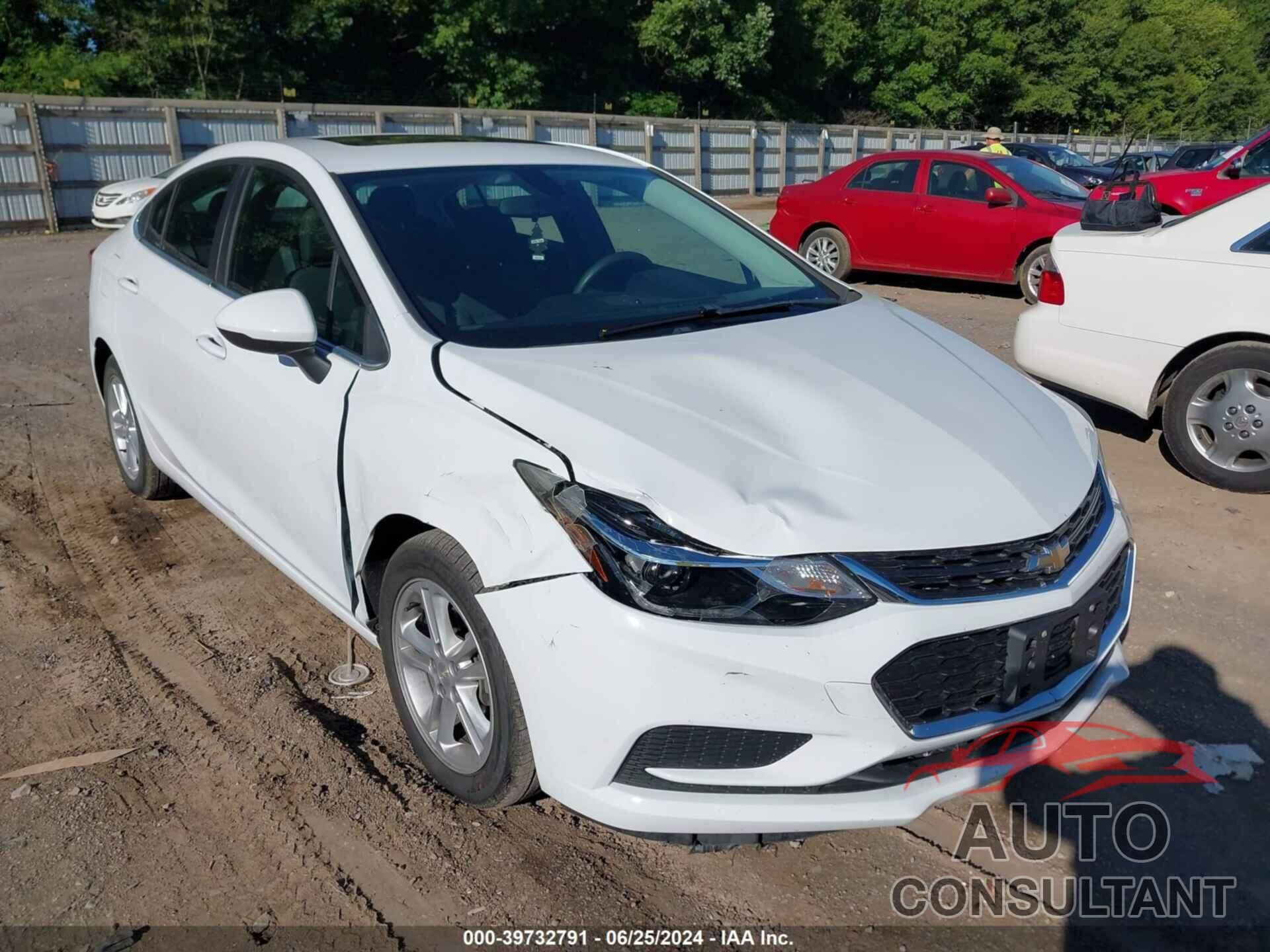 CHEVROLET CRUZE 2018 - 1G1BE5SM8J7160538