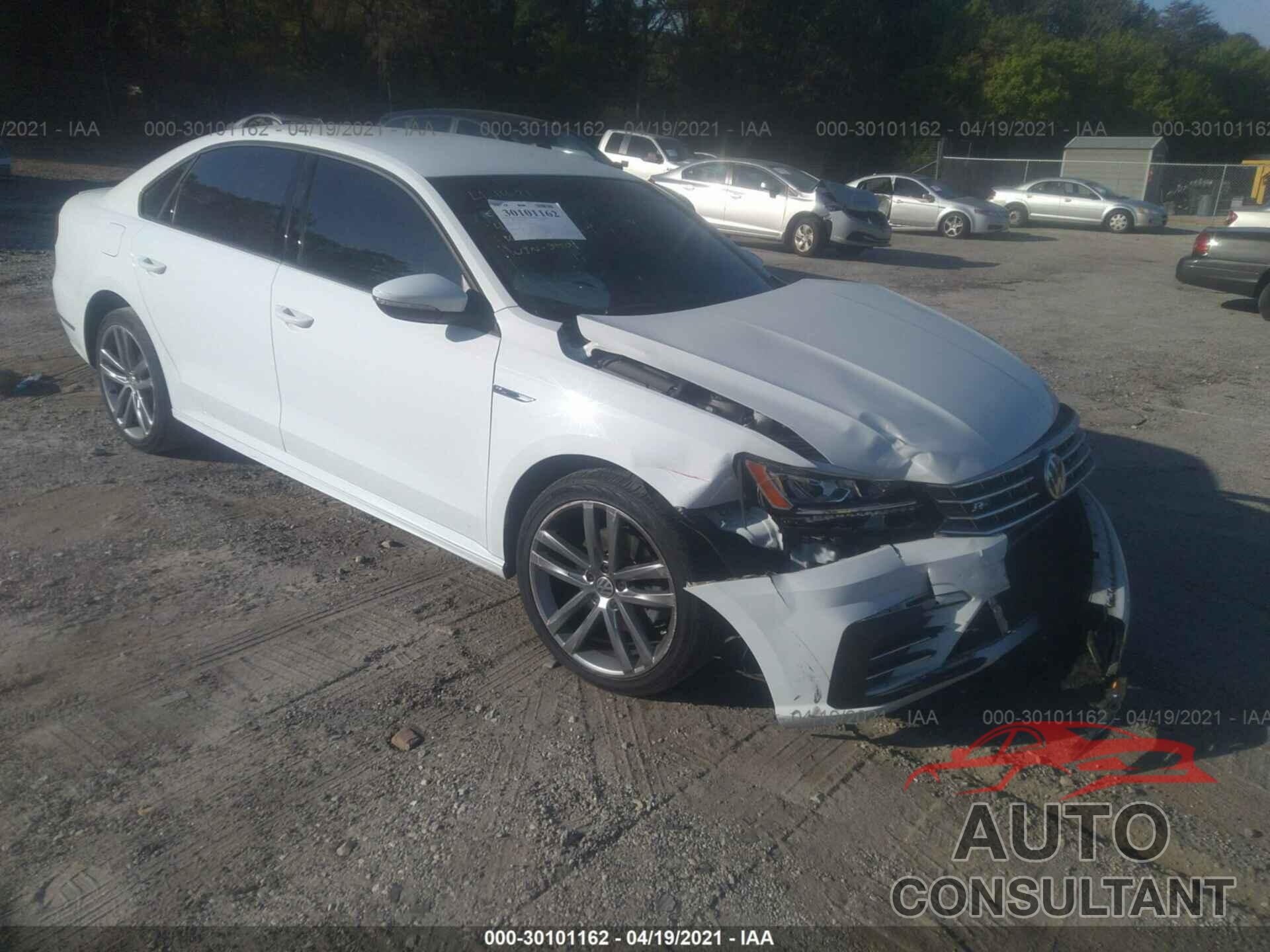 VOLKSWAGEN PASSAT 2018 - 1VWAA7A39JC043980