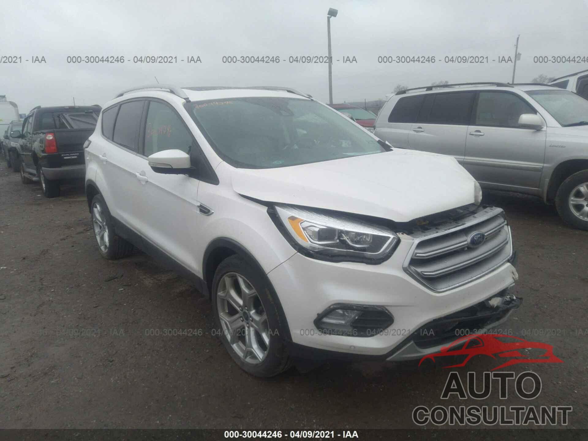 FORD ESCAPE 2017 - 1FMCU9J93HUC71668