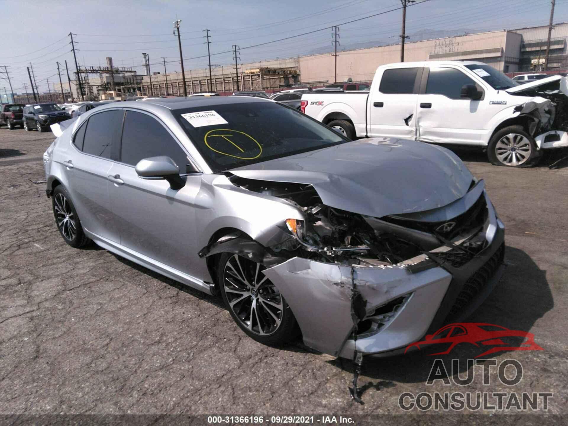 TOYOTA CAMRY 2018 - 4T1B11HK9JU065985