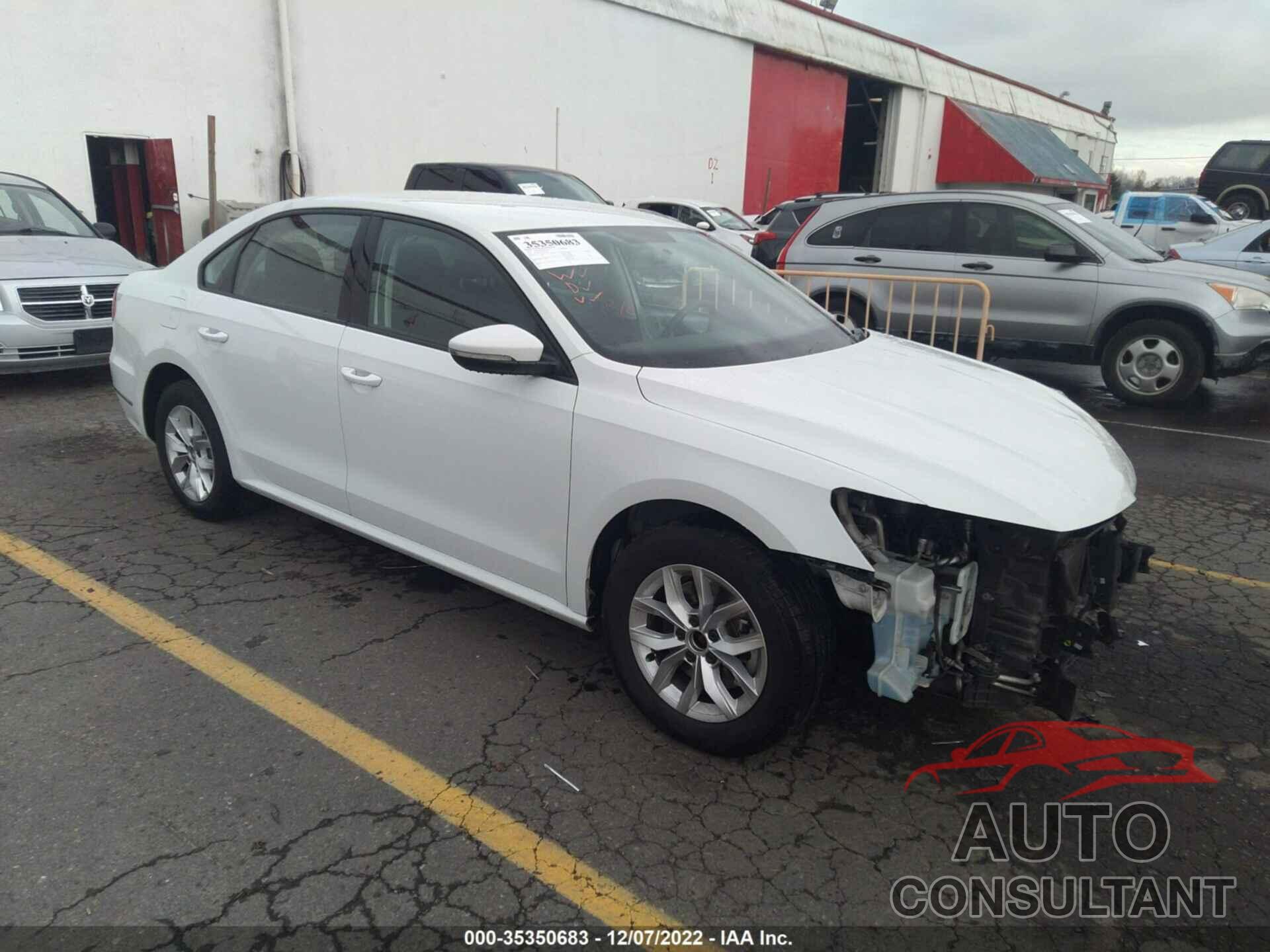 VOLKSWAGEN PASSAT 2018 - 1VWAA7A37JC005051