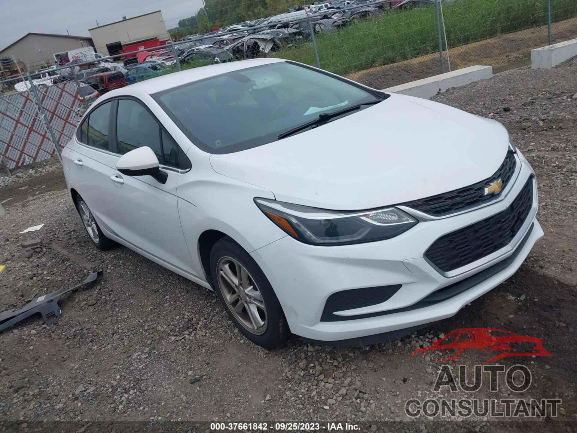 CHEVROLET CRUZE 2018 - 1G1BE5SM8J7113221