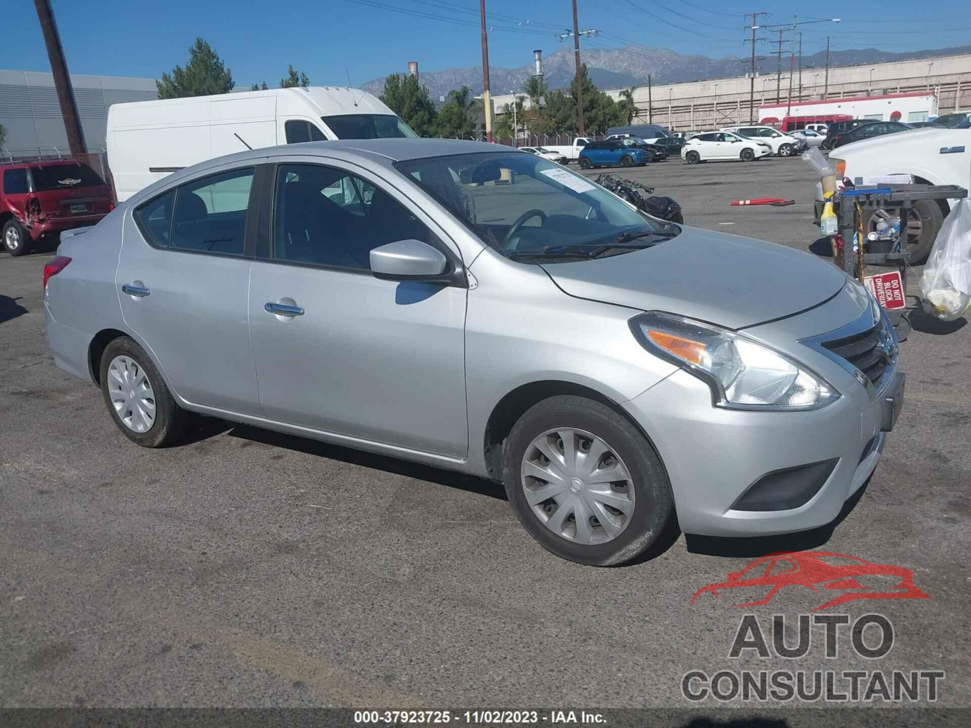 NISSAN VERSA 2018 - 3N1CN7AP9JK407654