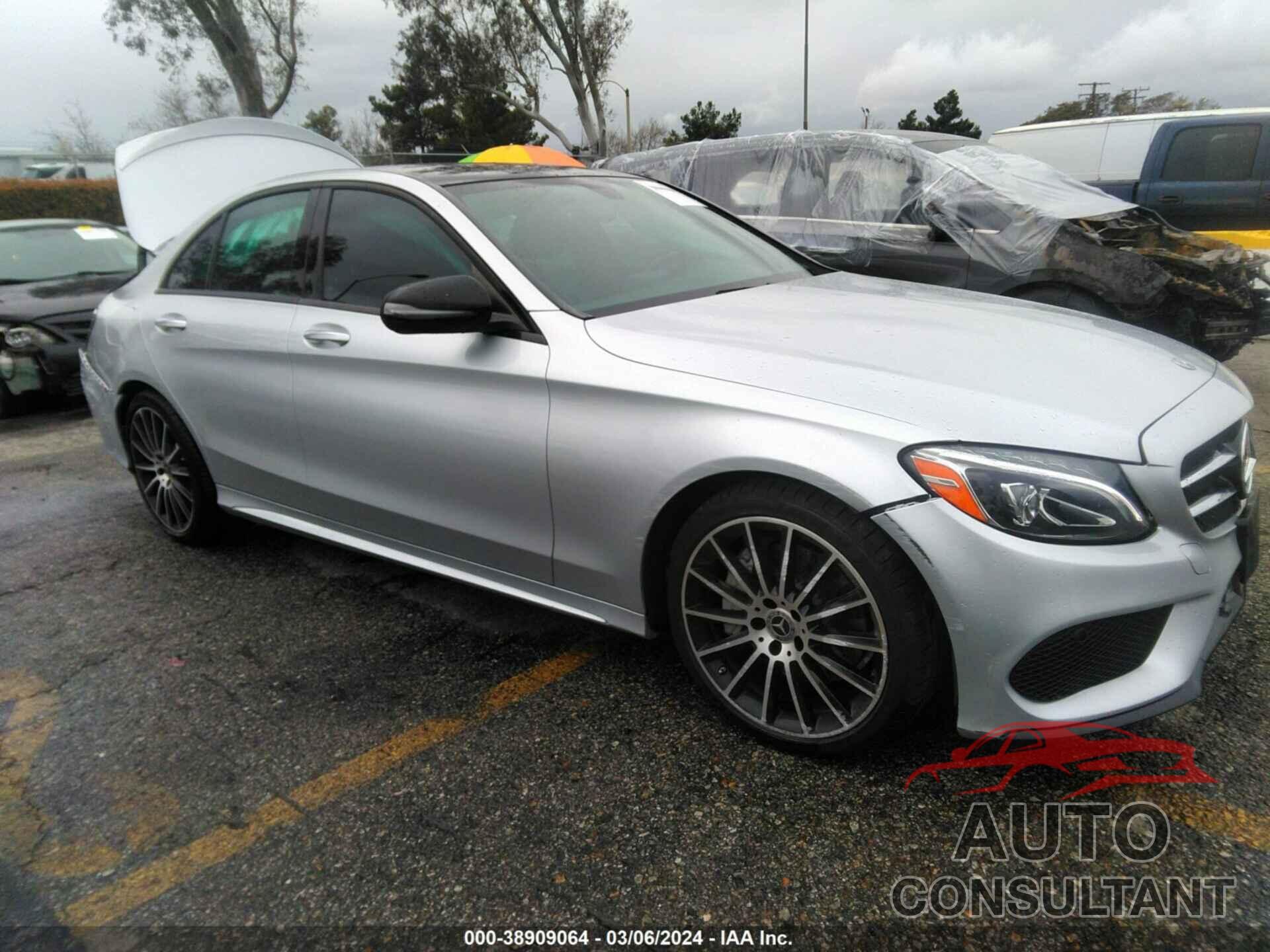 MERCEDES-BENZ C 300 2018 - 55SWF4JB9JU275626