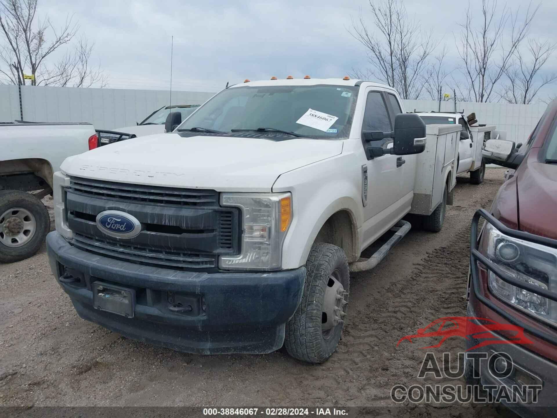 FORD F-350 CHASSIS 2017 - 1FD8X3H64HEE84483