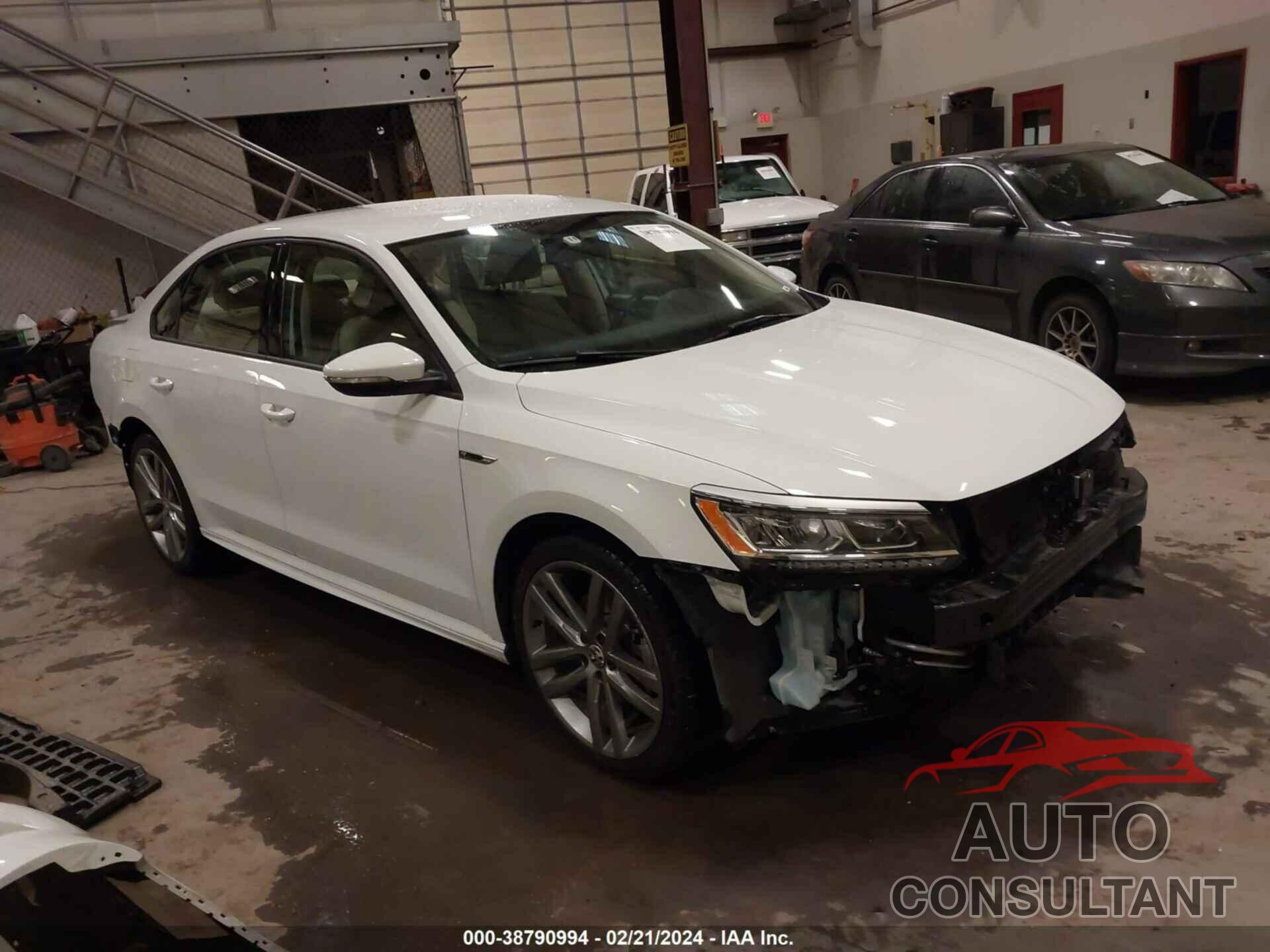 VOLKSWAGEN PASSAT 2018 - 1VWAA7A32JC004969