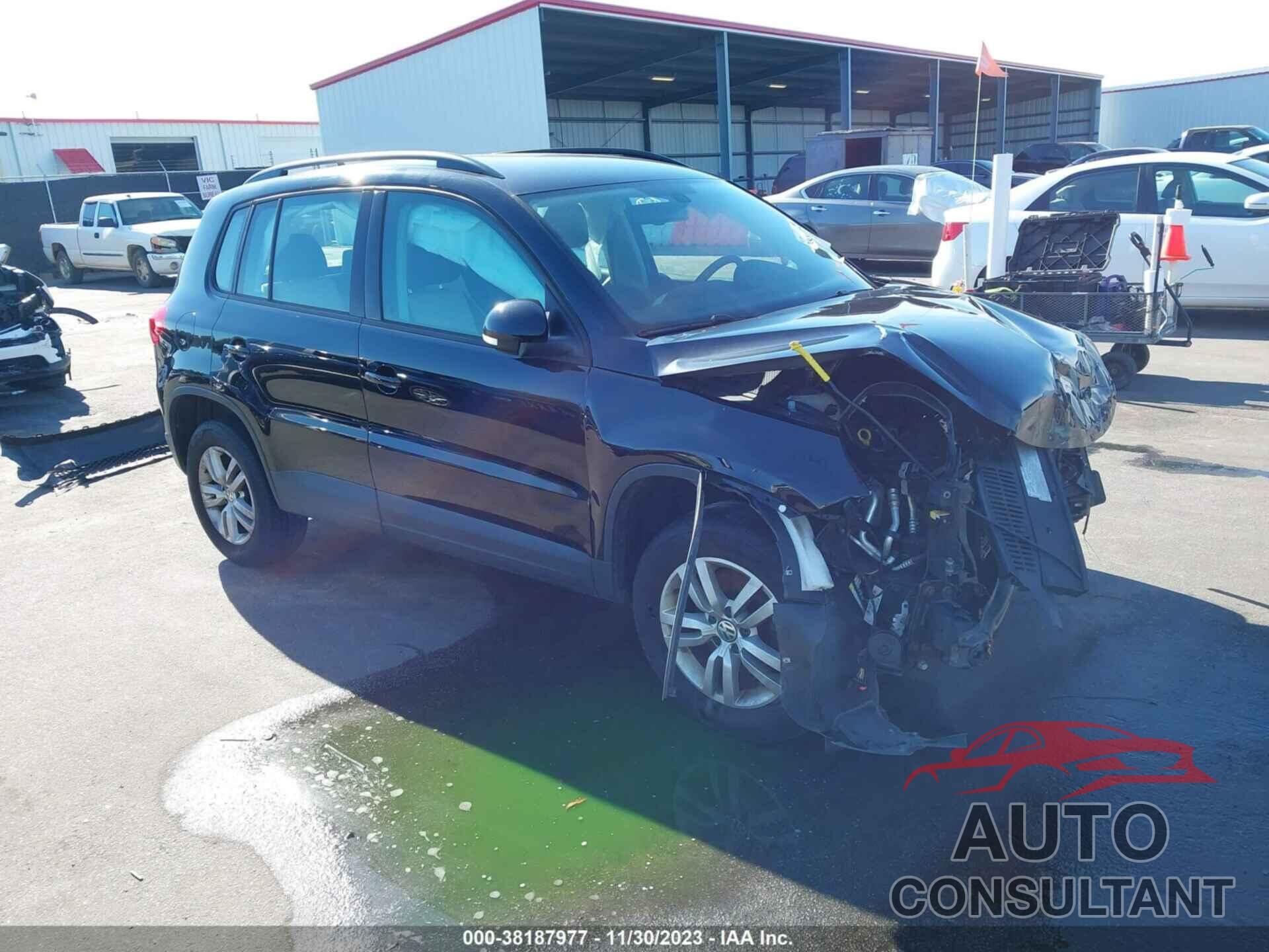 VOLKSWAGEN TIGUAN 2017 - WVGBV7AX7HK030476