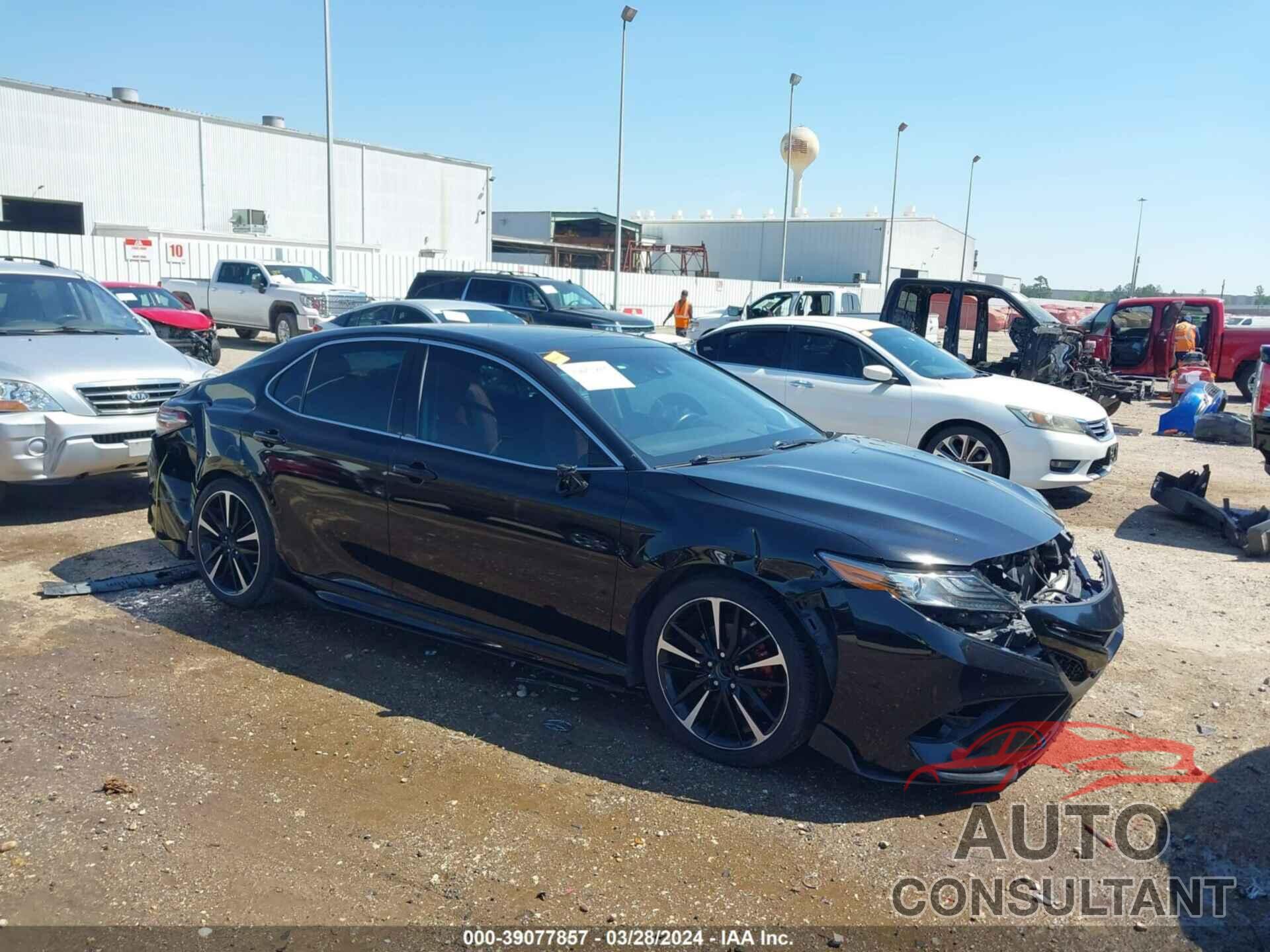 TOYOTA CAMRY 2018 - 4T1B61HK8JU153976