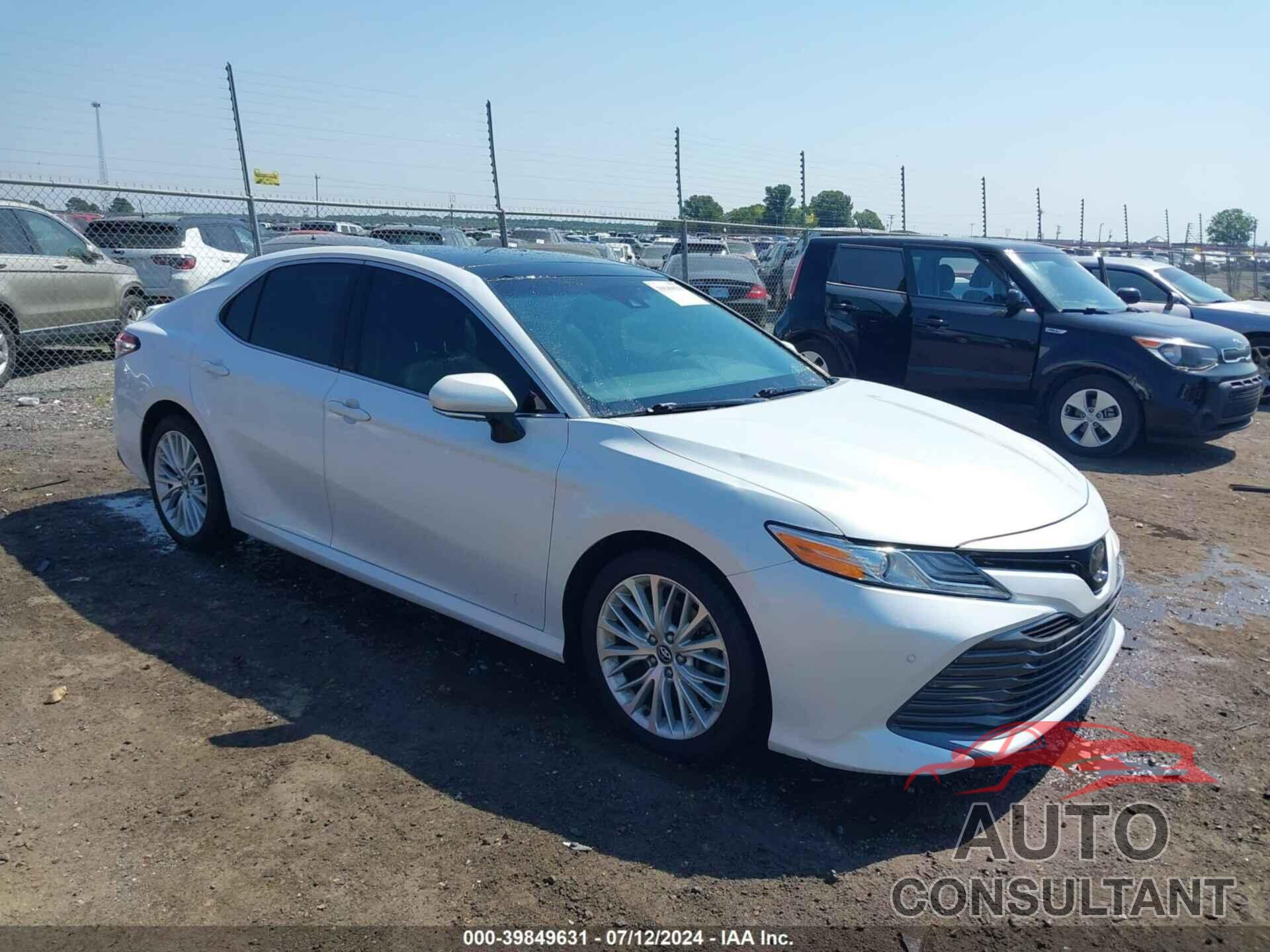 TOYOTA CAMRY 2018 - 4T1B11HKXJU159308