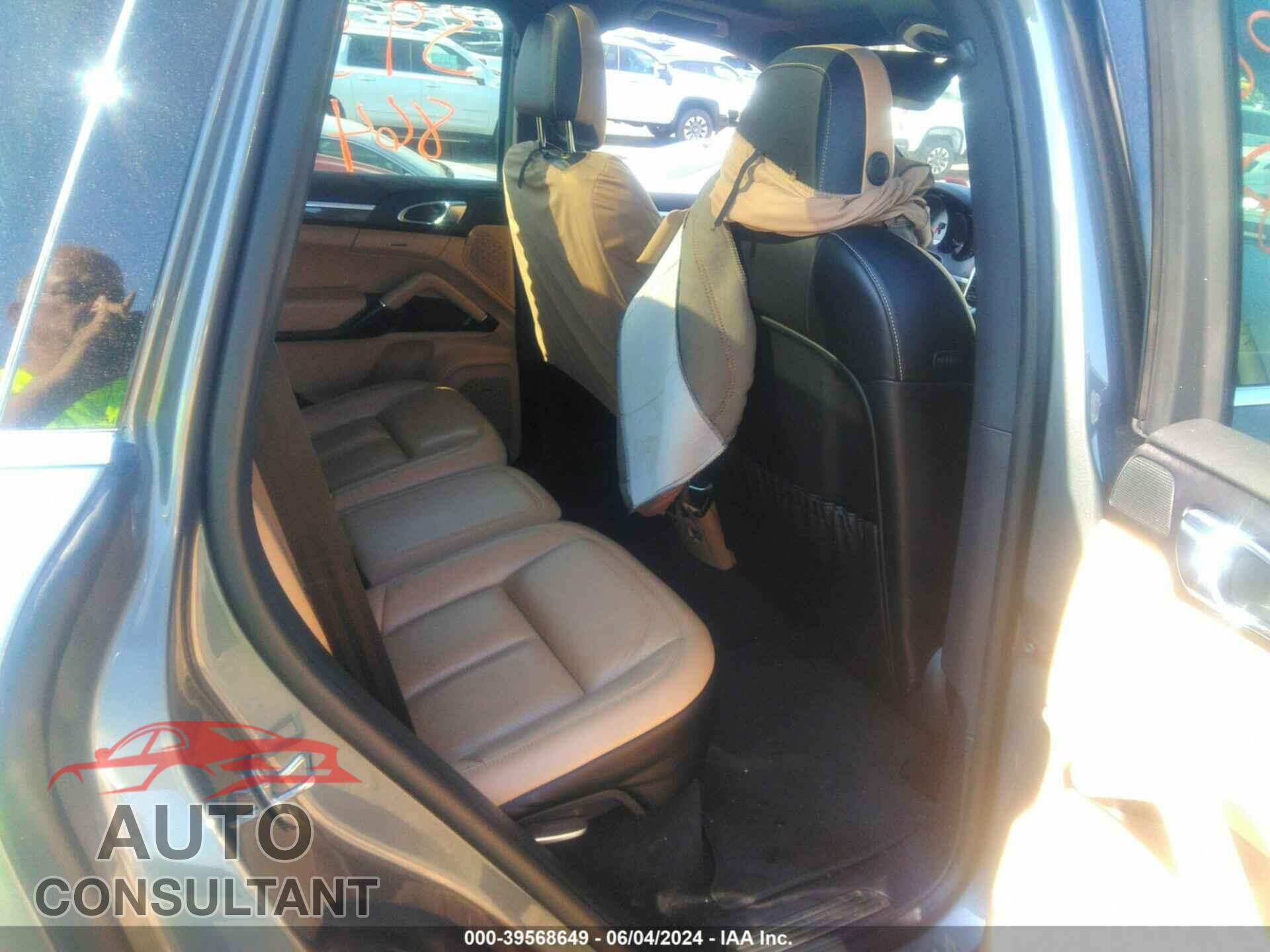 PORSCHE CAYENNE 2017 - WP1AB2A20HLA52411