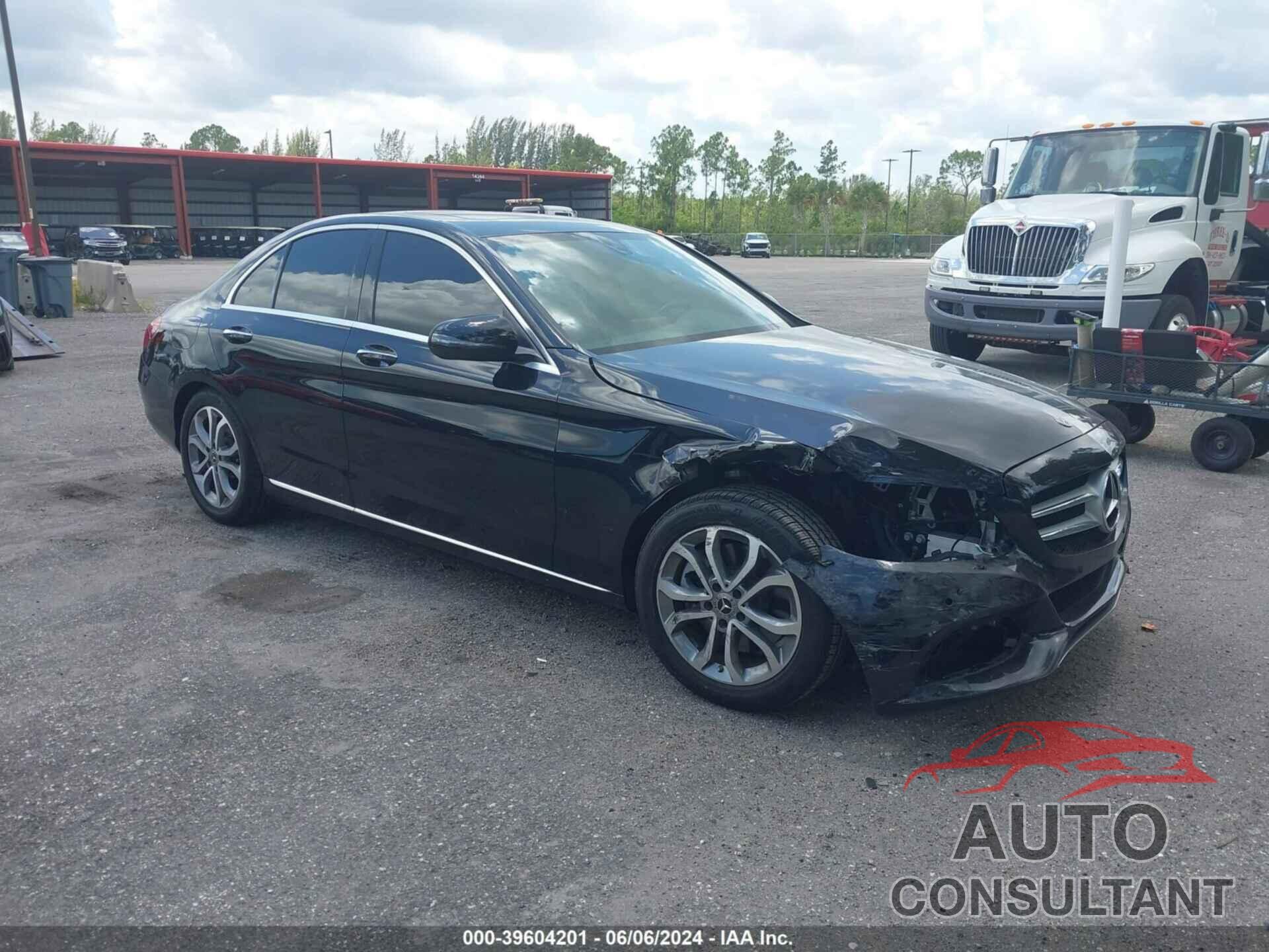 MERCEDES-BENZ C 300 2018 - 55SWF4JB8JU246571