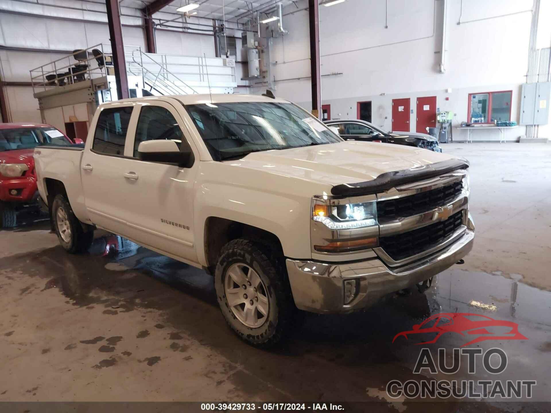 CHEVROLET SILVERADO 1500 2018 - 3GCUKREC0JG114175
