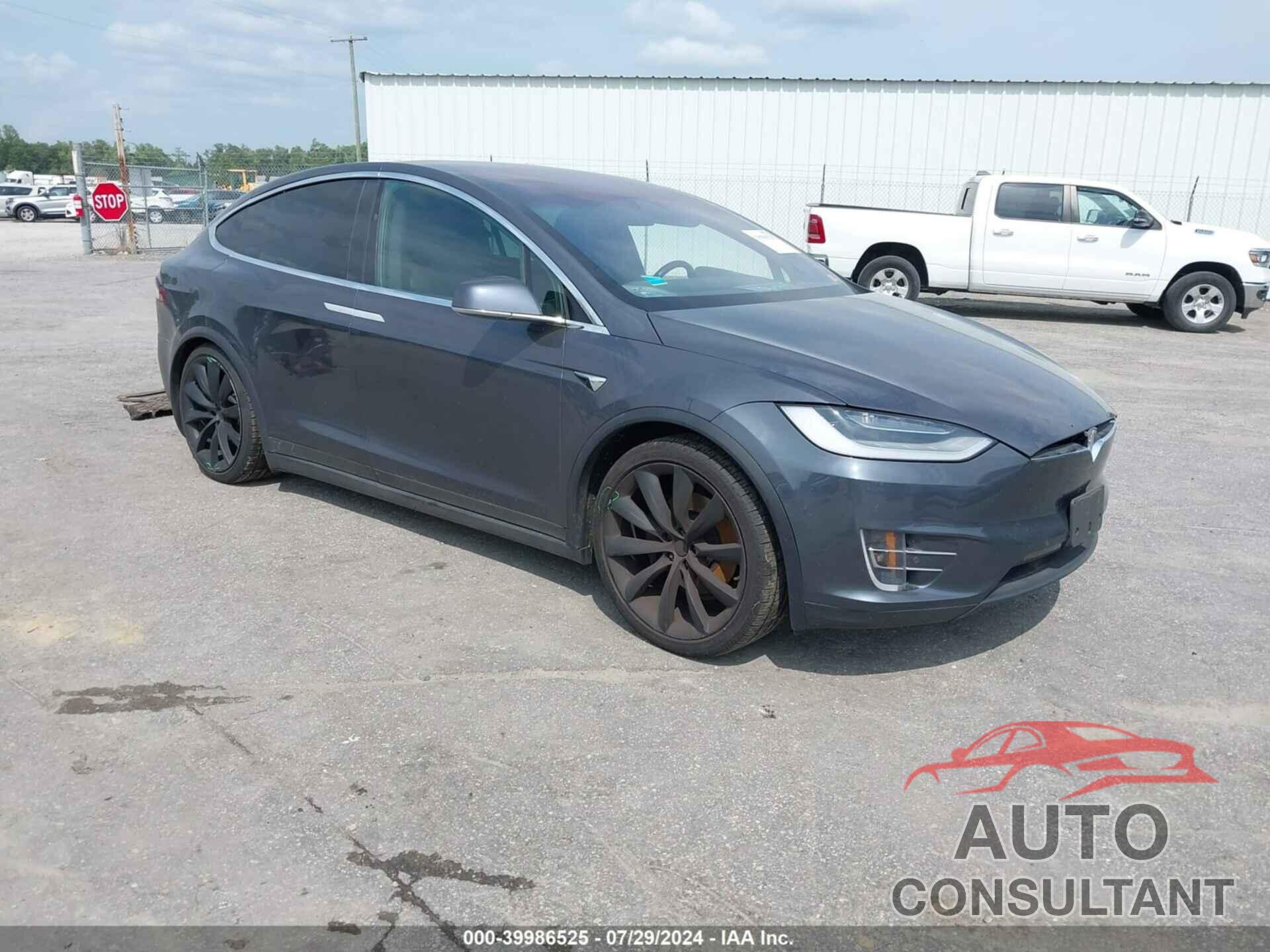 TESLA MODEL X 2018 - 5YJXCAE20JF136685