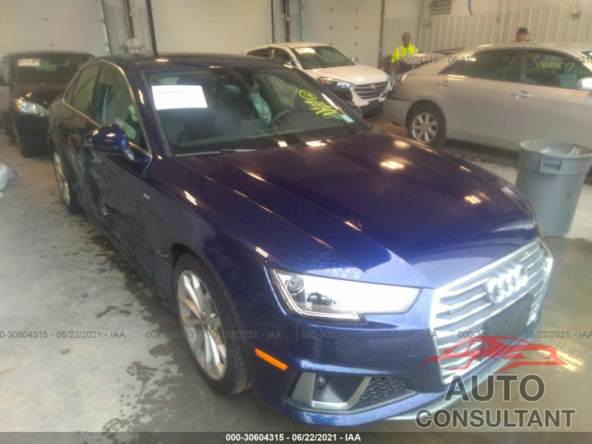 AUDI A4 2019 - WAUDNAF49KN005851