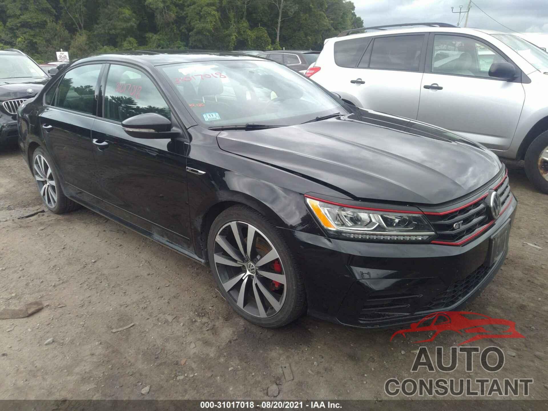 VOLKSWAGEN PASSAT 2018 - 1VWJM7A31JC034777