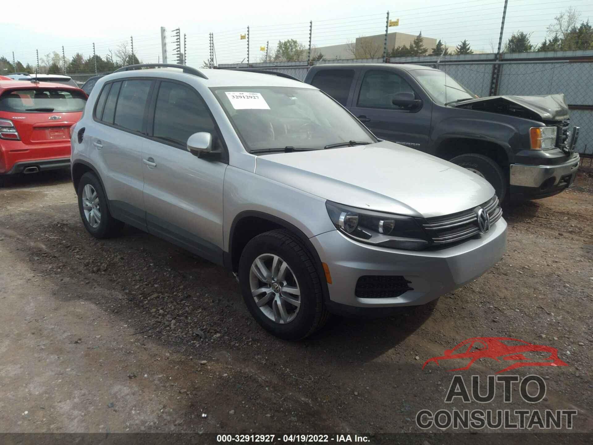 VOLKSWAGEN TIGUAN 2016 - WVGAV7AX3GW591227