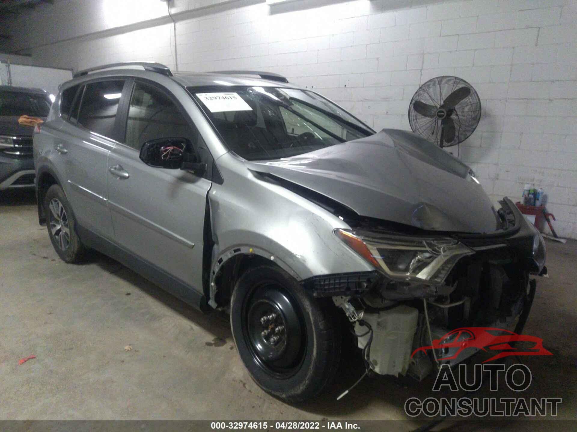 TOYOTA RAV4 2018 - JTMRFREVXJJ222409
