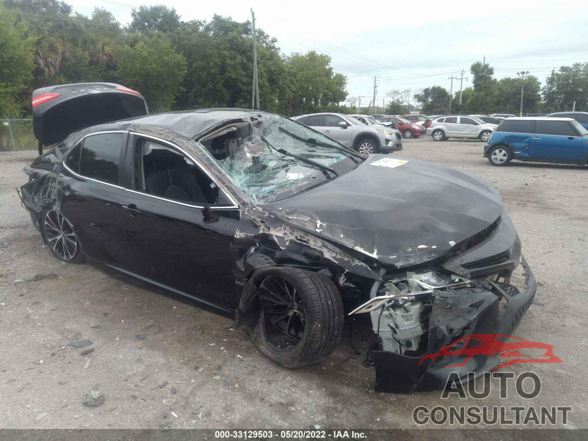 TOYOTA CAMRY 2018 - 4T1B11HK0JU055670