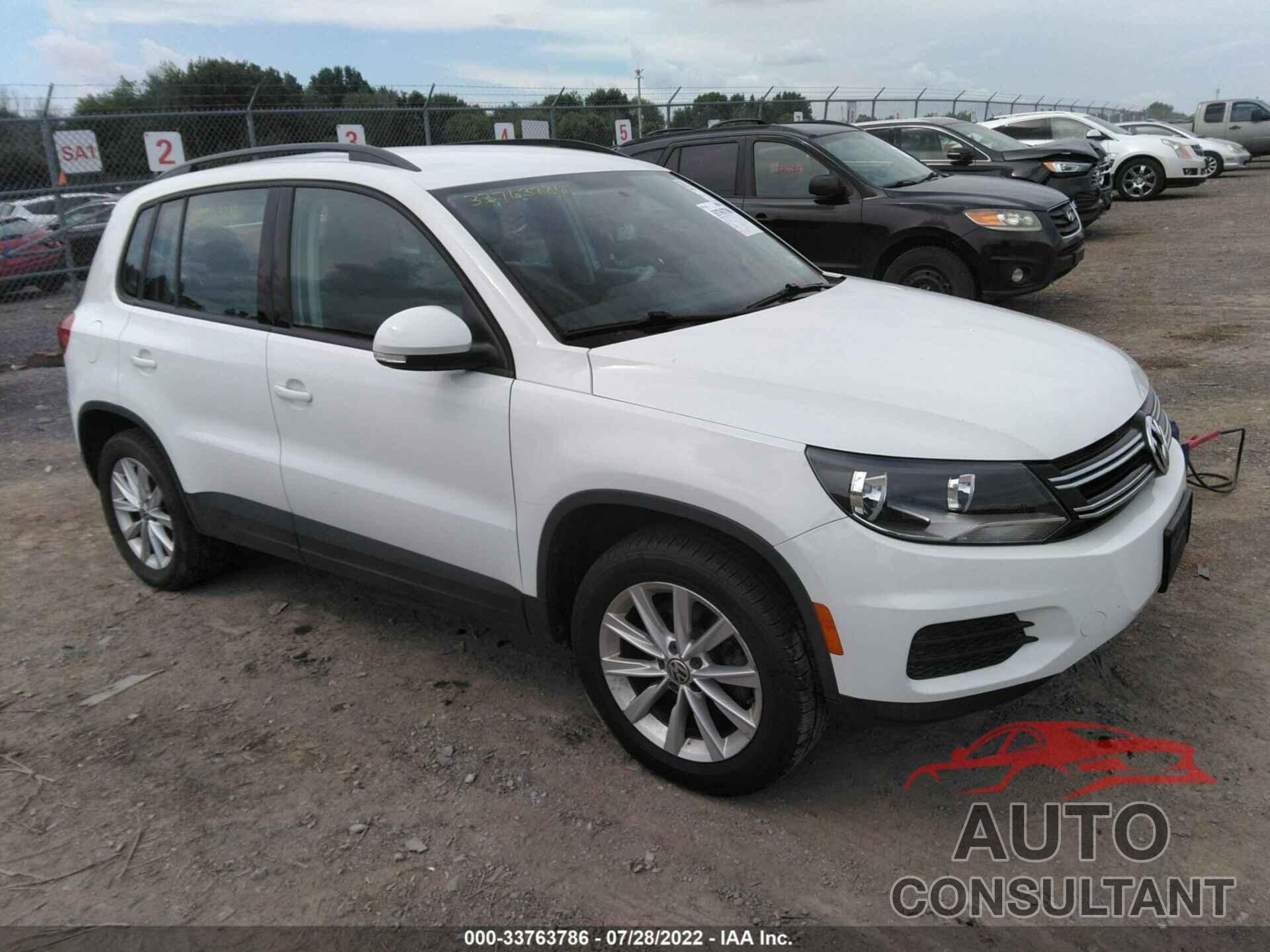 VOLKSWAGEN TIGUAN 2017 - WVGBV7AX8HK052468