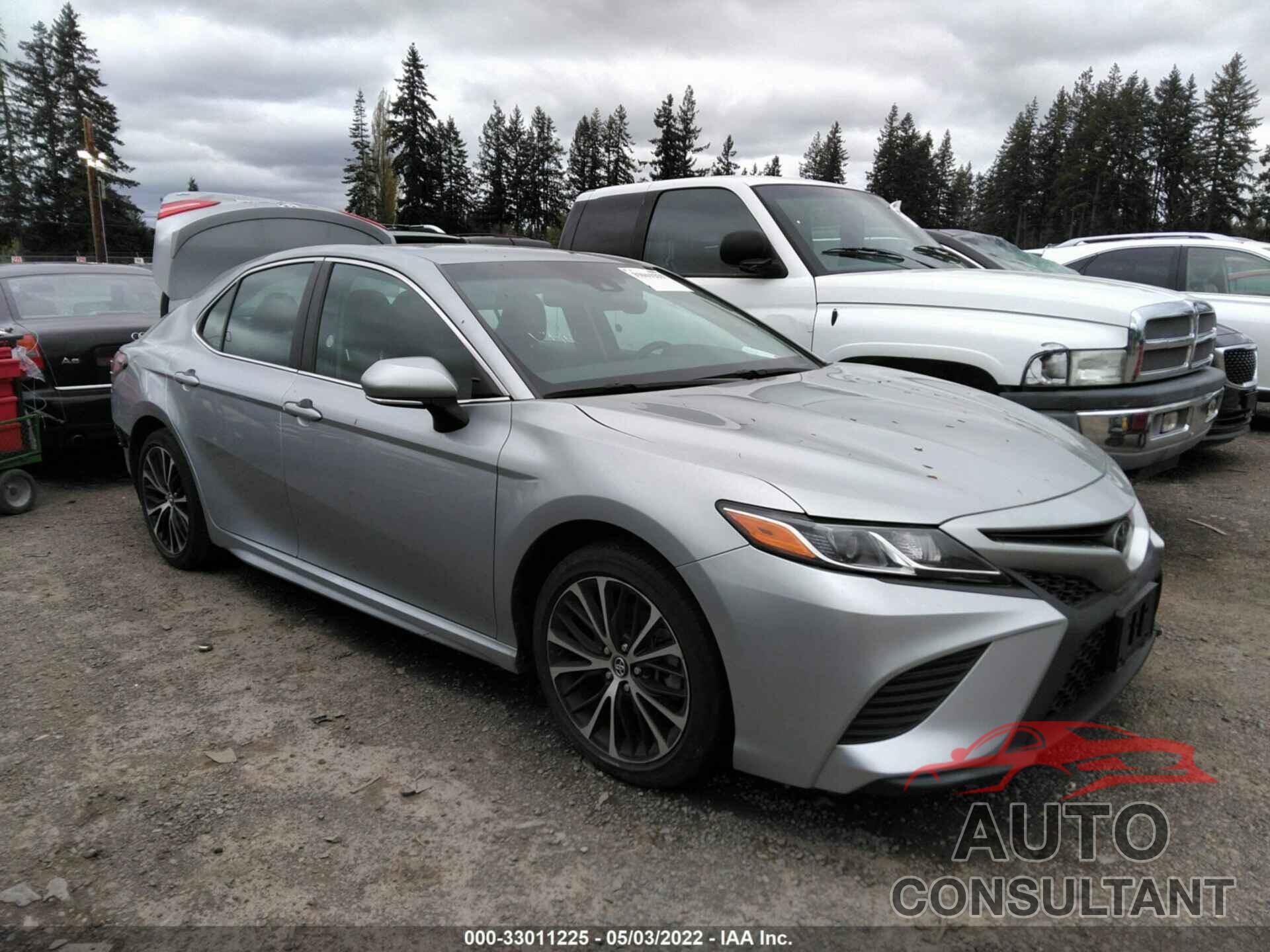 TOYOTA CAMRY 2018 - 4T1B11HK8JU635913