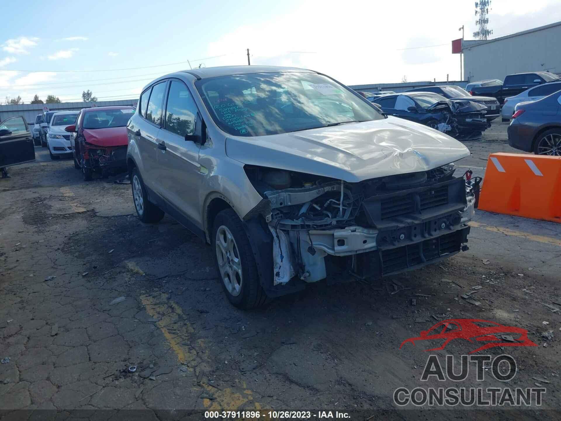 FORD ESCAPE 2018 - 1FMCU0F71JUB95697