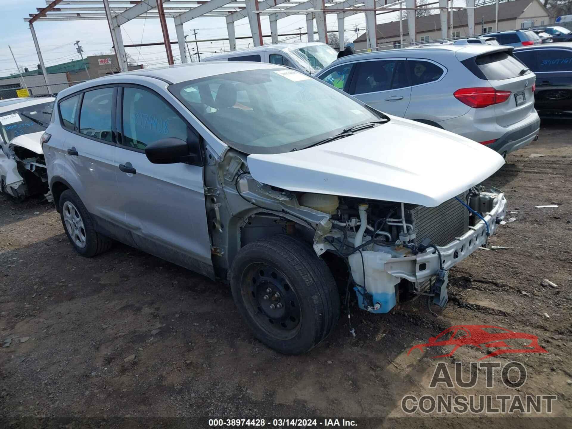 FORD ESCAPE 2018 - 1FMCU0F70JUB38827