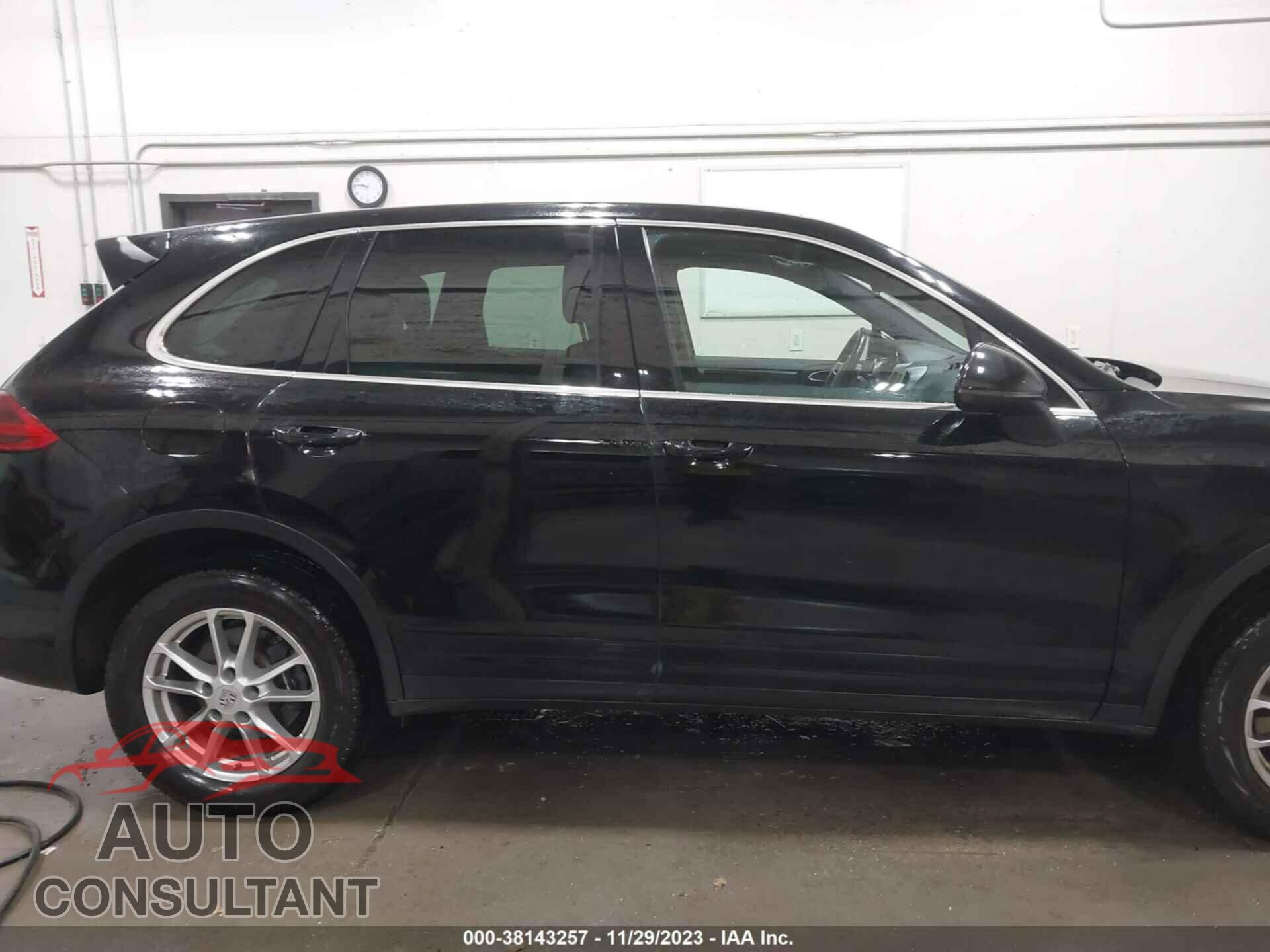 PORSCHE CAYENNE 2017 - WP1AA2A24HKA85484