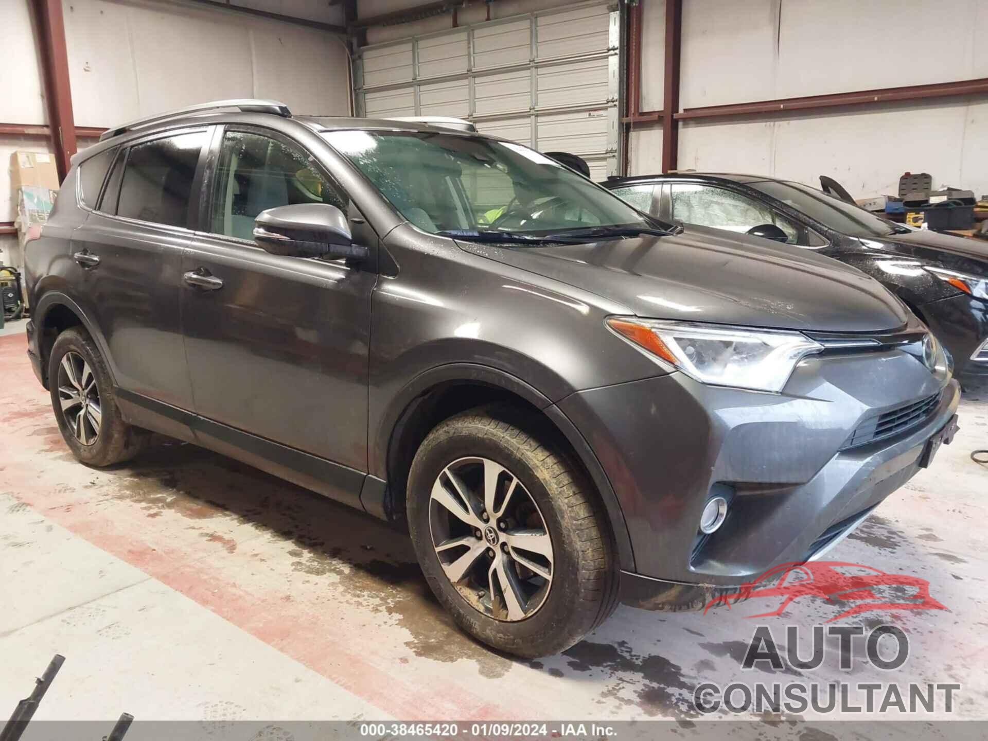 TOYOTA RAV4 2017 - JTMRFREV7HJ705978