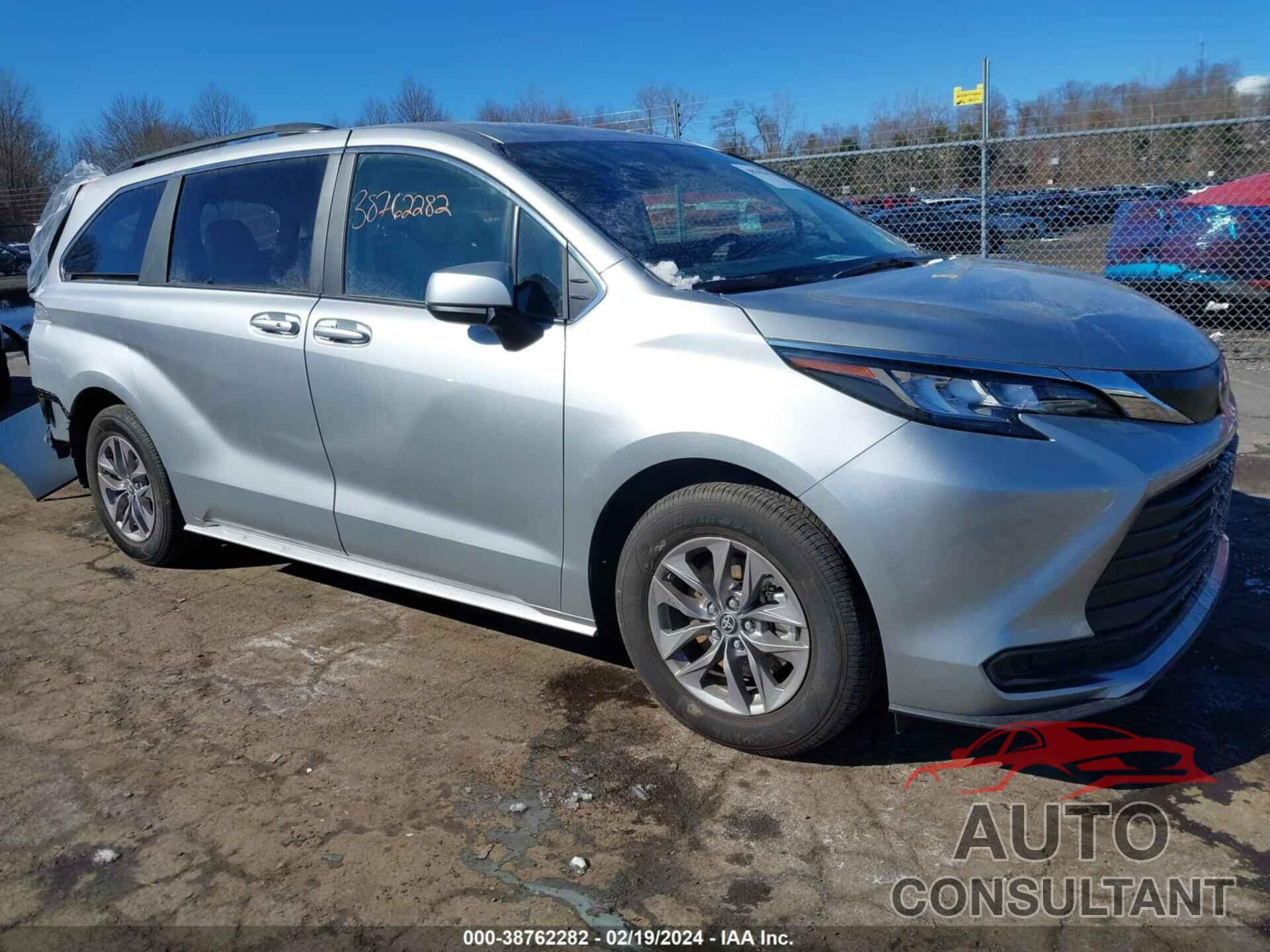 TOYOTA SIENNA 2023 - 5TDKRKEC8PS172751