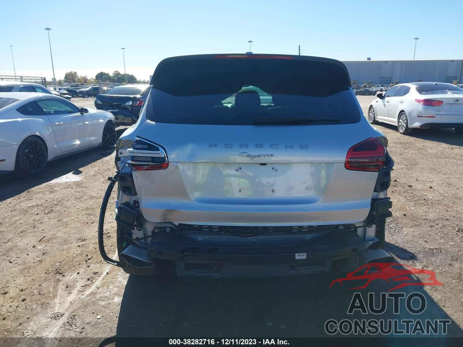 PORSCHE CAYENNE 2016 - WP1AA2A29GKA09550