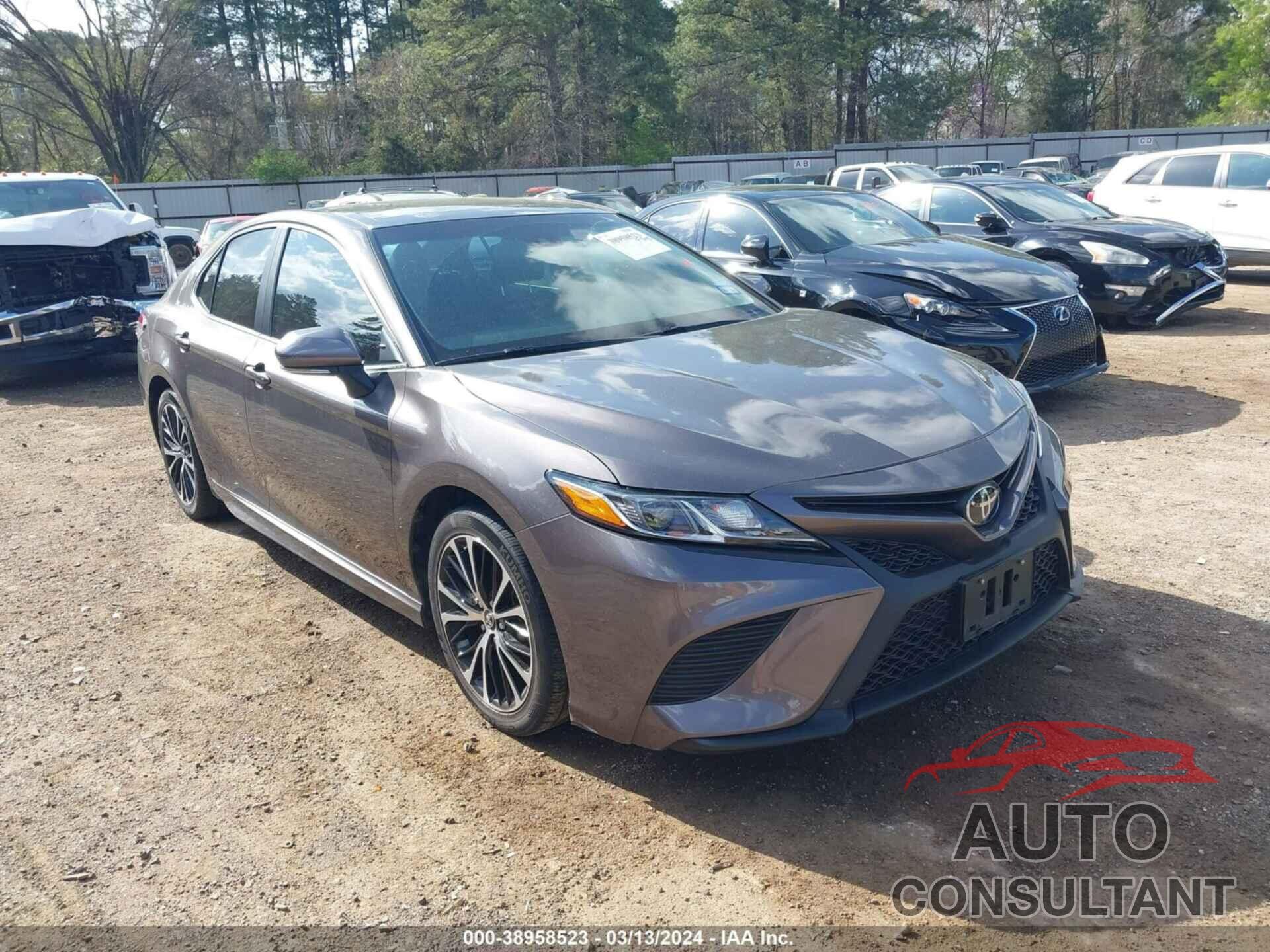TOYOTA CAMRY 2018 - 4T1B11HK8JU603513