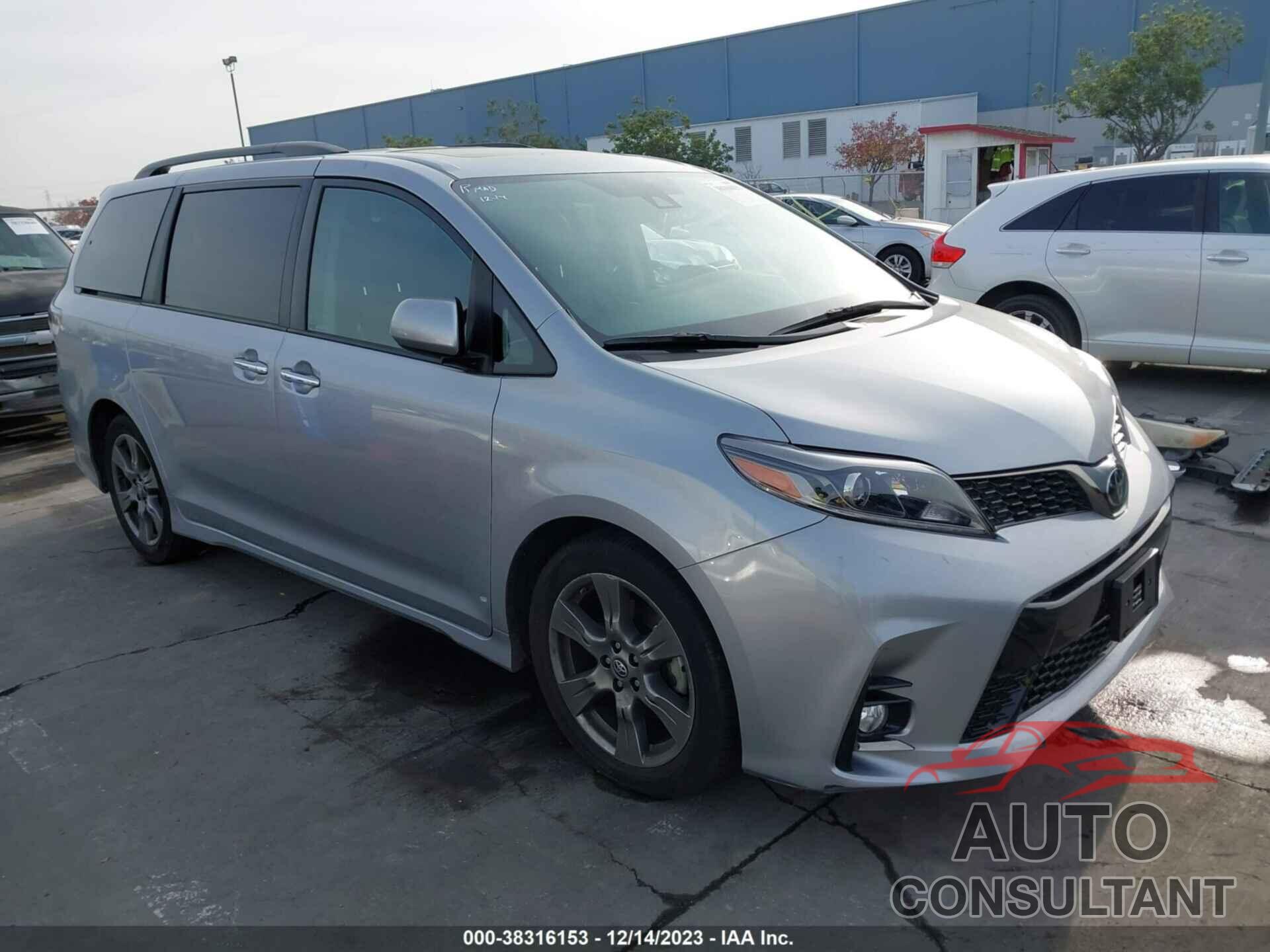 TOYOTA SIENNA 2018 - 5TDXZ3DC1JS959111