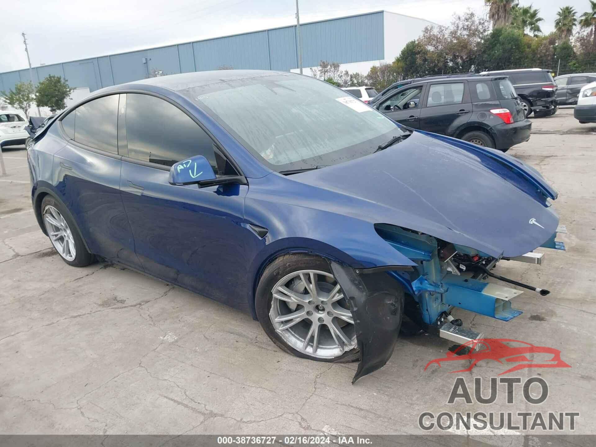 TESLA MODEL Y 2023 - 7SAYGAEEXPF949238