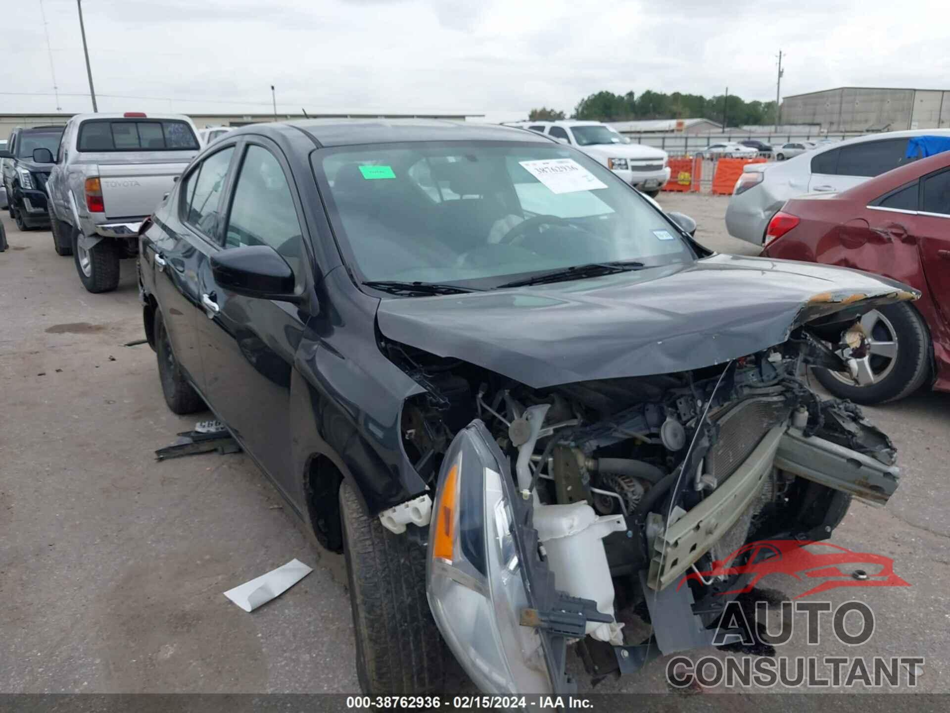 NISSAN VERSA 2018 - 3N1CN7AP2JL810255