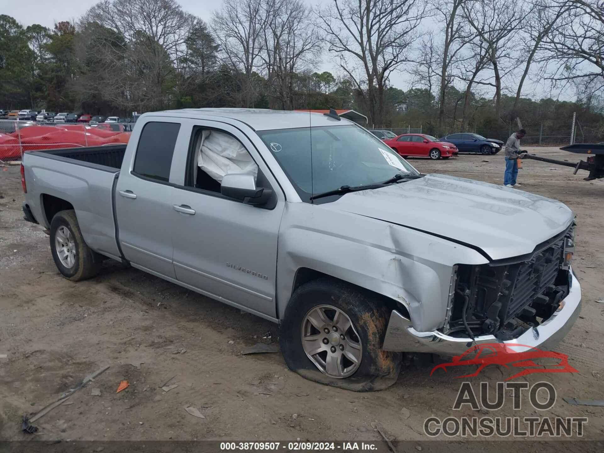CHEVROLET SILVERADO 1500 2018 - 1GCRCREC7JZ173405