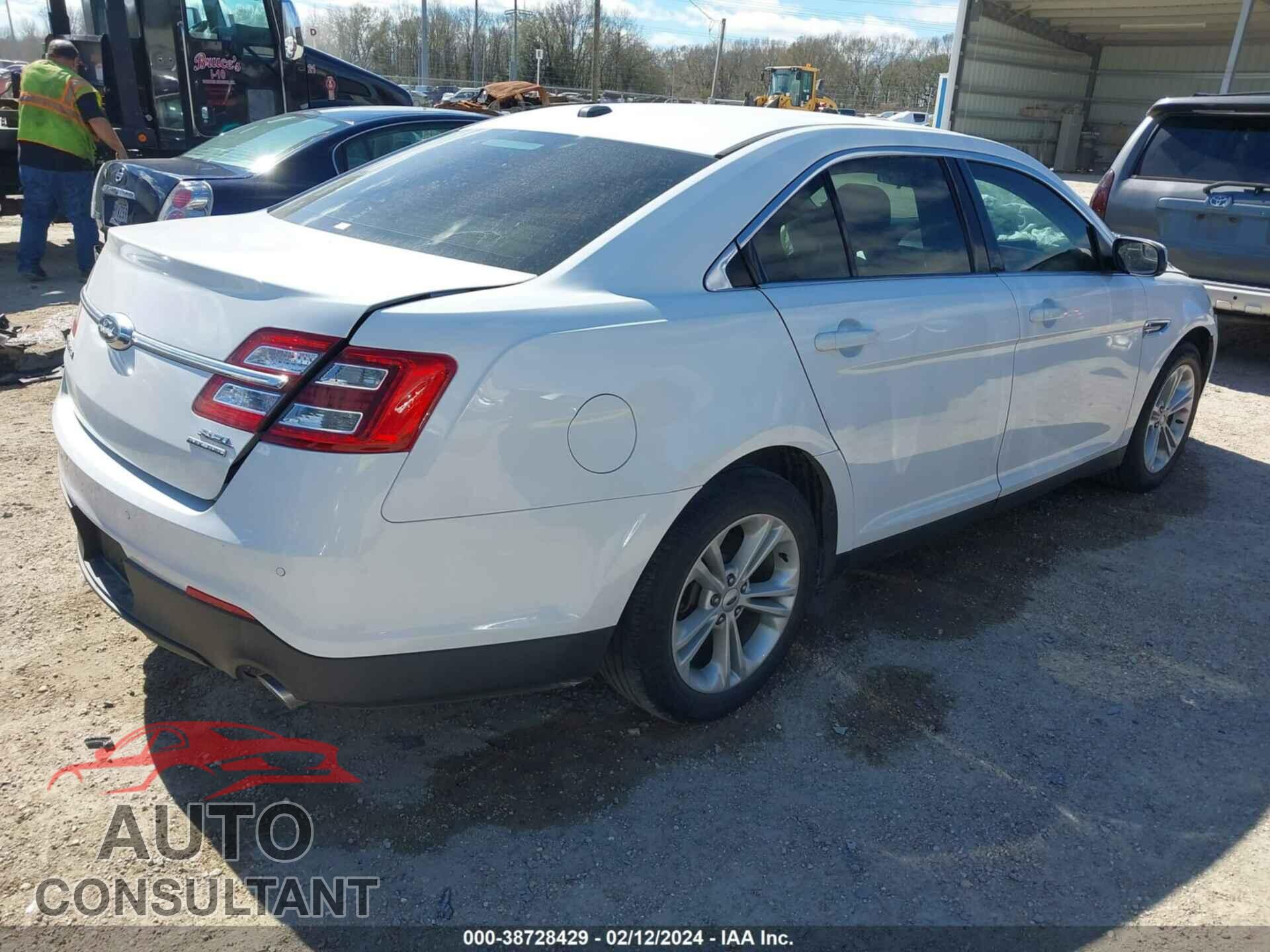 FORD TAURUS 2019 - 1FAHP2E87KG102548